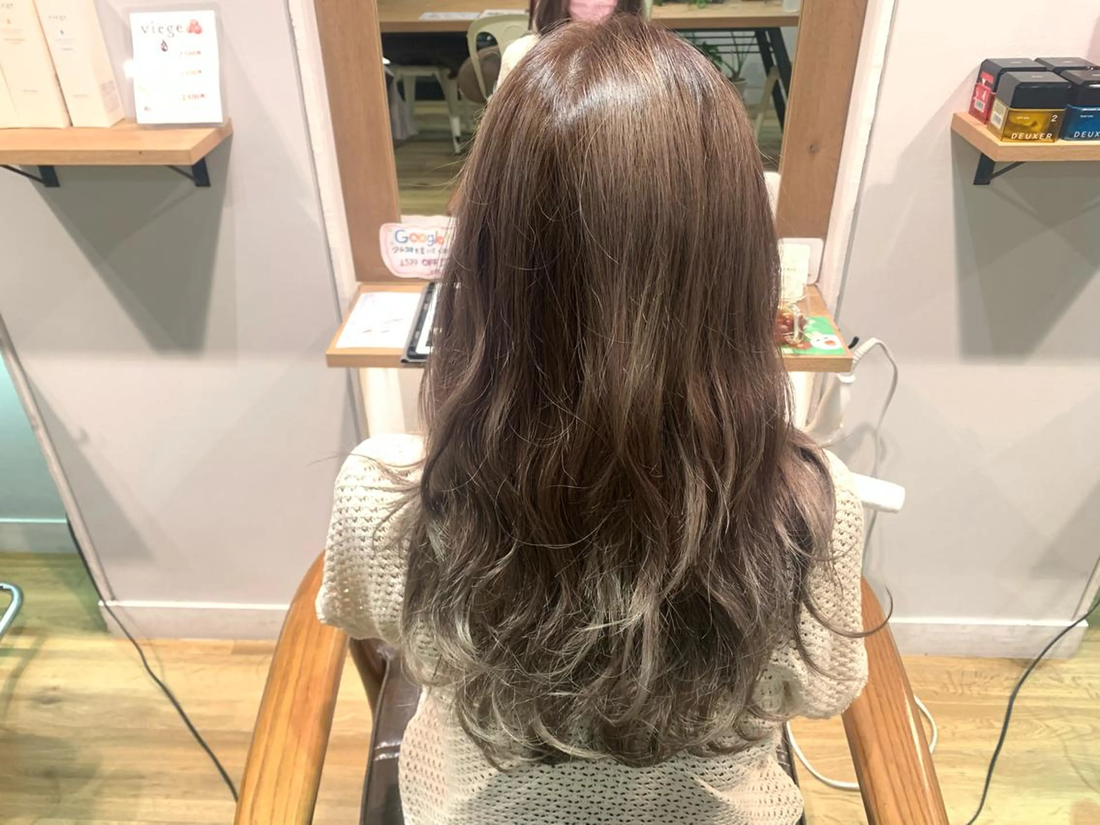 ロング カラー ブリーチ グレージュ ヘアカラー トリートメント ツキダテ ユイのヘアスタイル