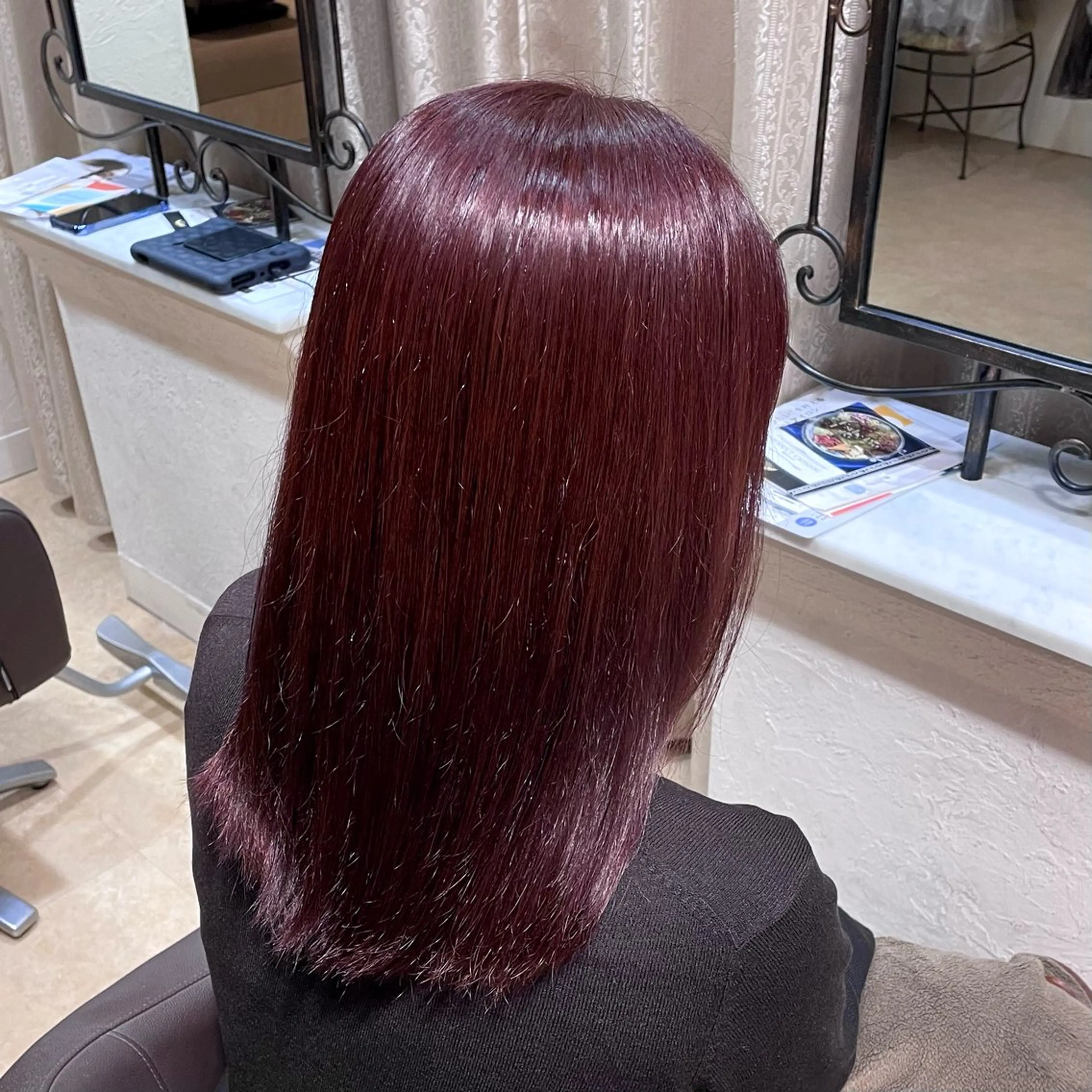 カラー カシス 今井 成未のヘアスタイル