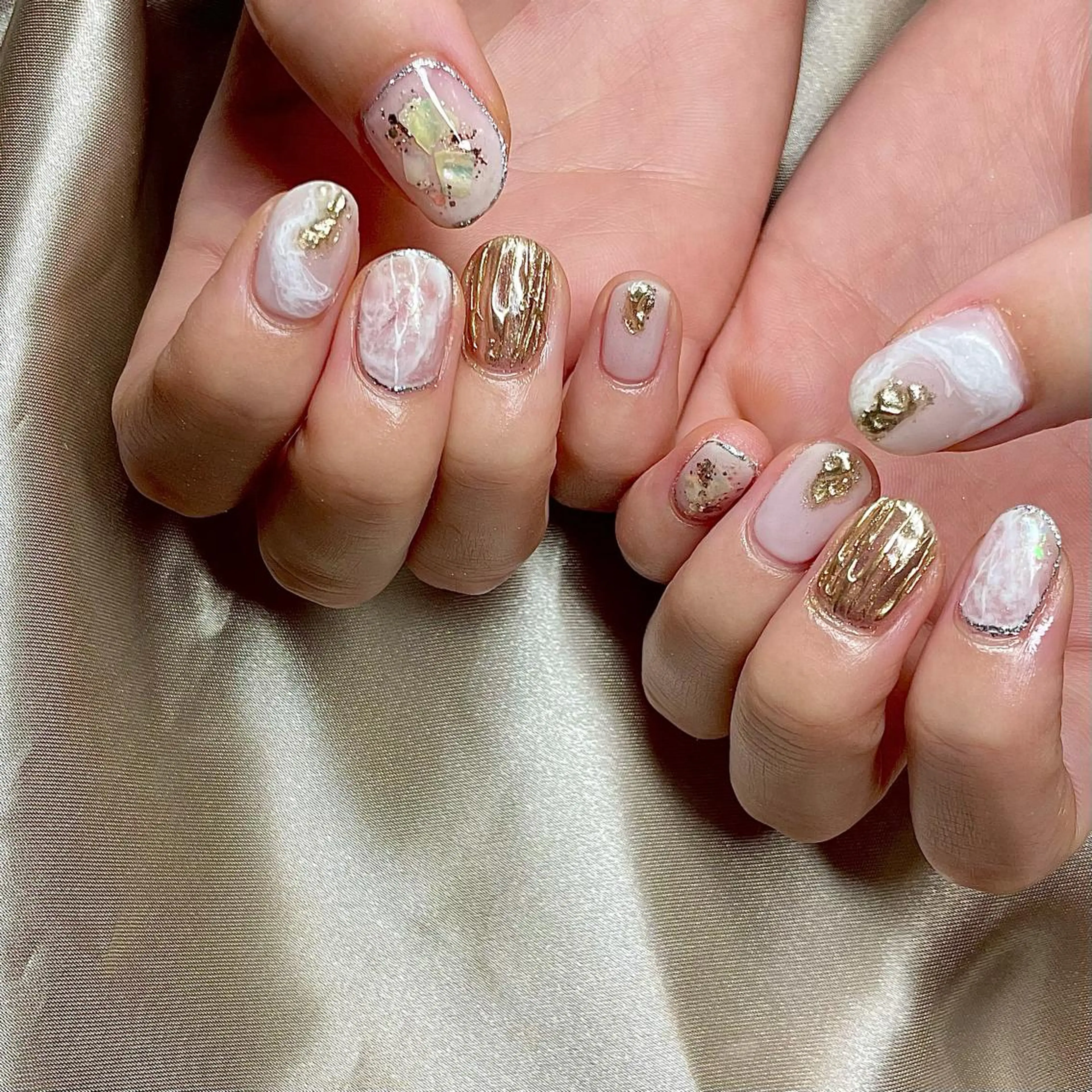 ミディアム カラー パーマ ヘアアレンジ メンズ キッズ ネイル マツエク・マツパ ミラーネイル ホワイト nail&eye Aoのマツエク・マツパデザイン