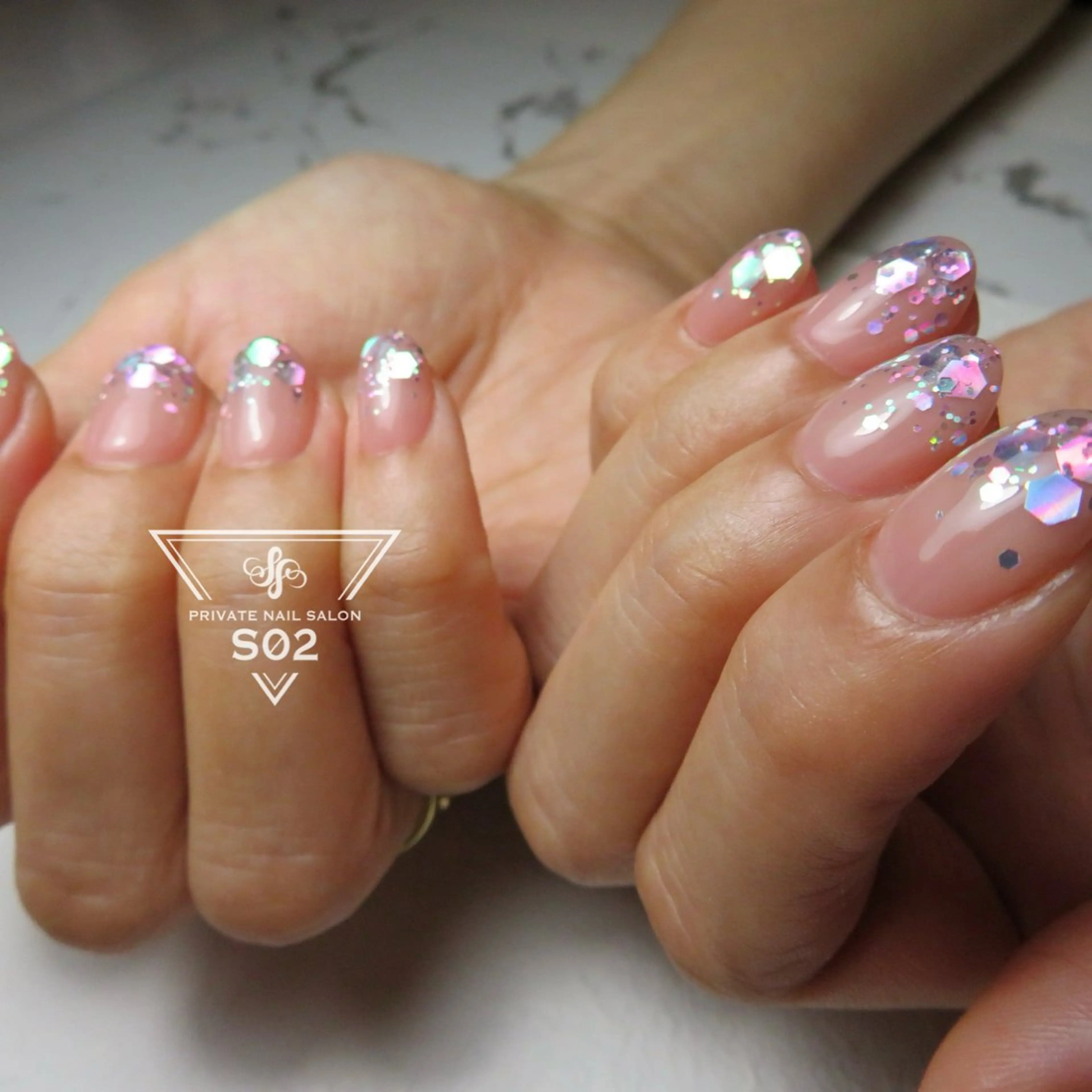ネイル グリーン ラメ(グリッター) ピンク パープル シルバー S02 𝙲𝚑𝚒𝚎のネイルデザイン