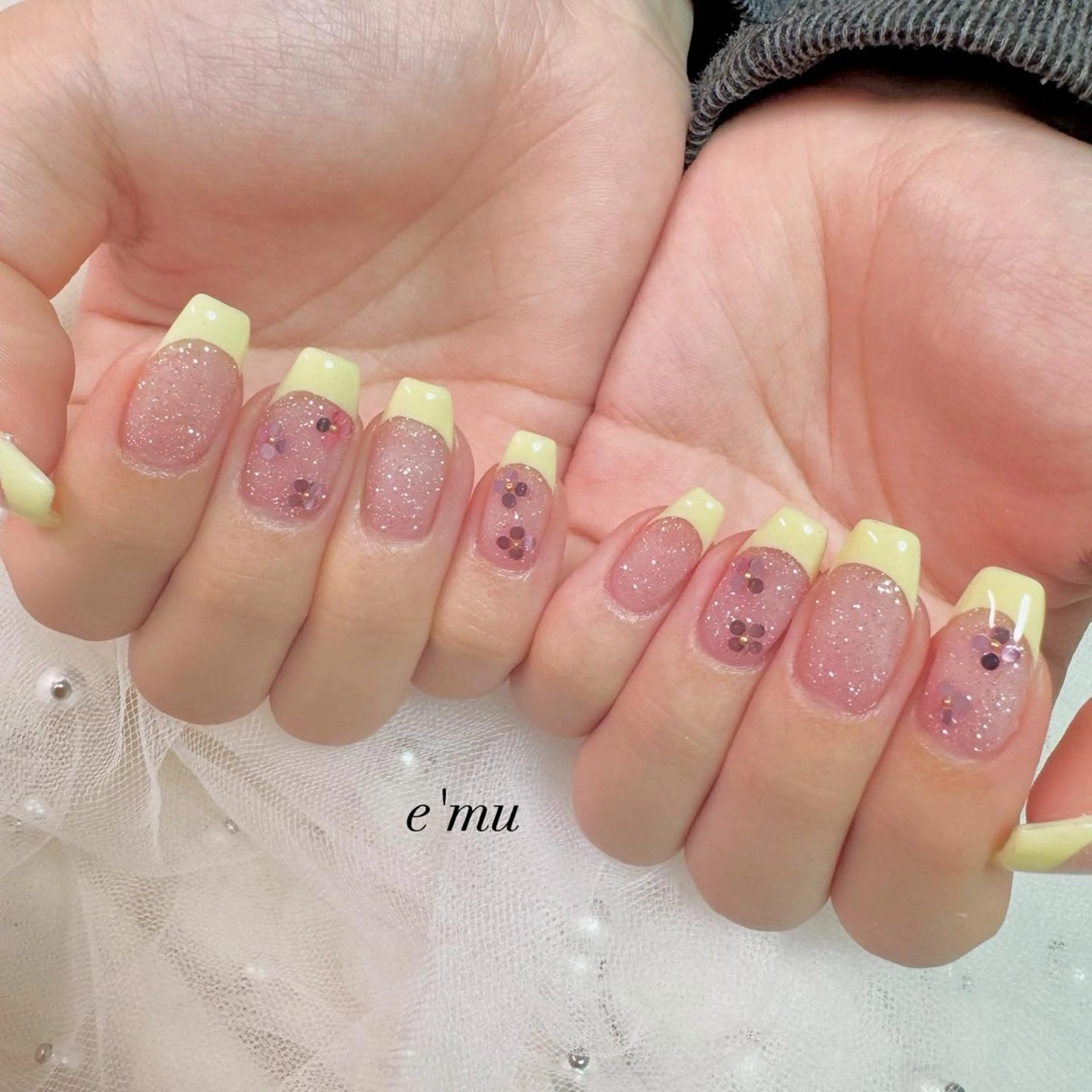 ネイル フラワーネイル フレンチネイル パステルネイル 黄色 nail salon e'mu💐のネイルデザイン