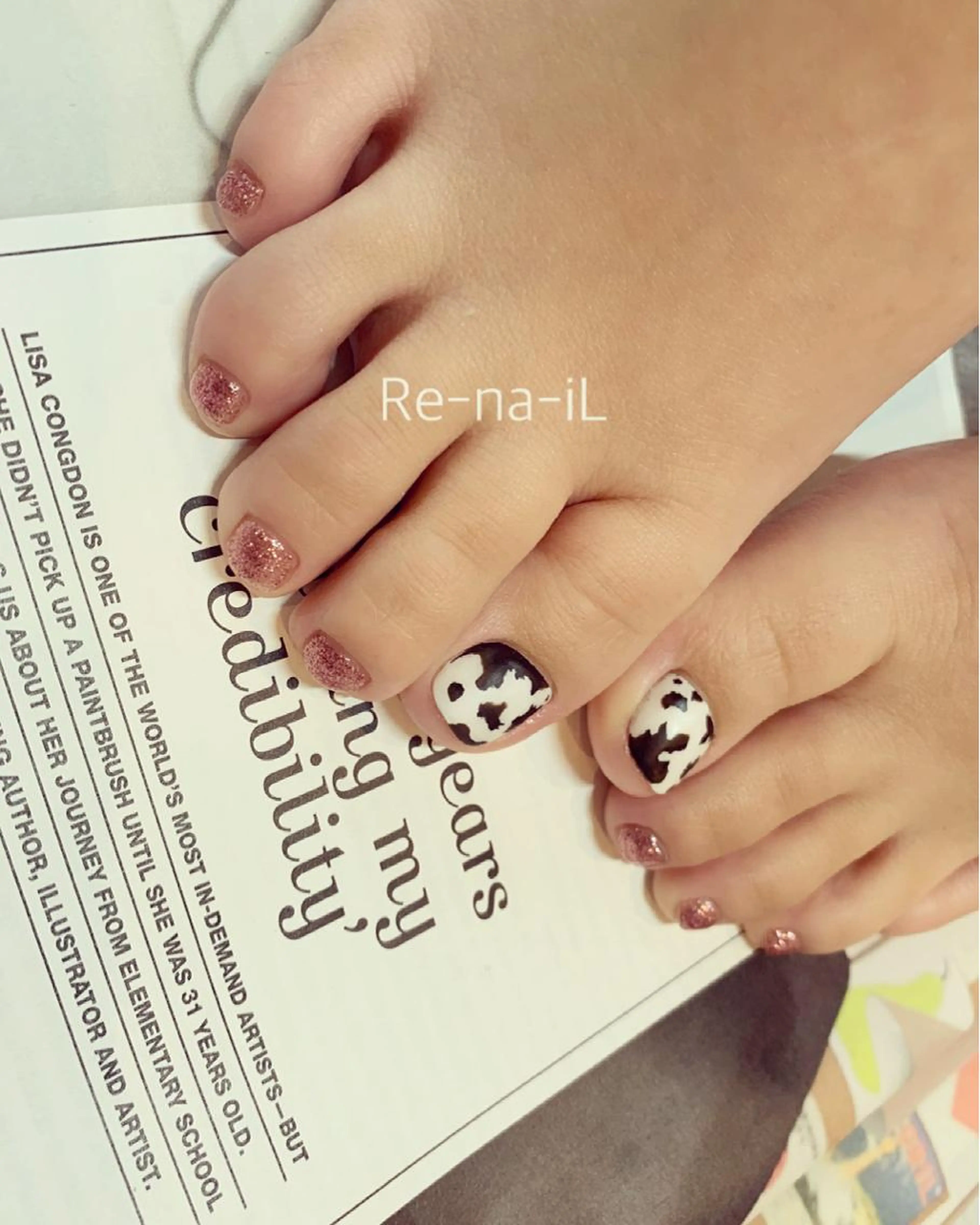 ◆付替オフ無◆フットジェルネイル ワンカラー＋2本お好きなアートの写真