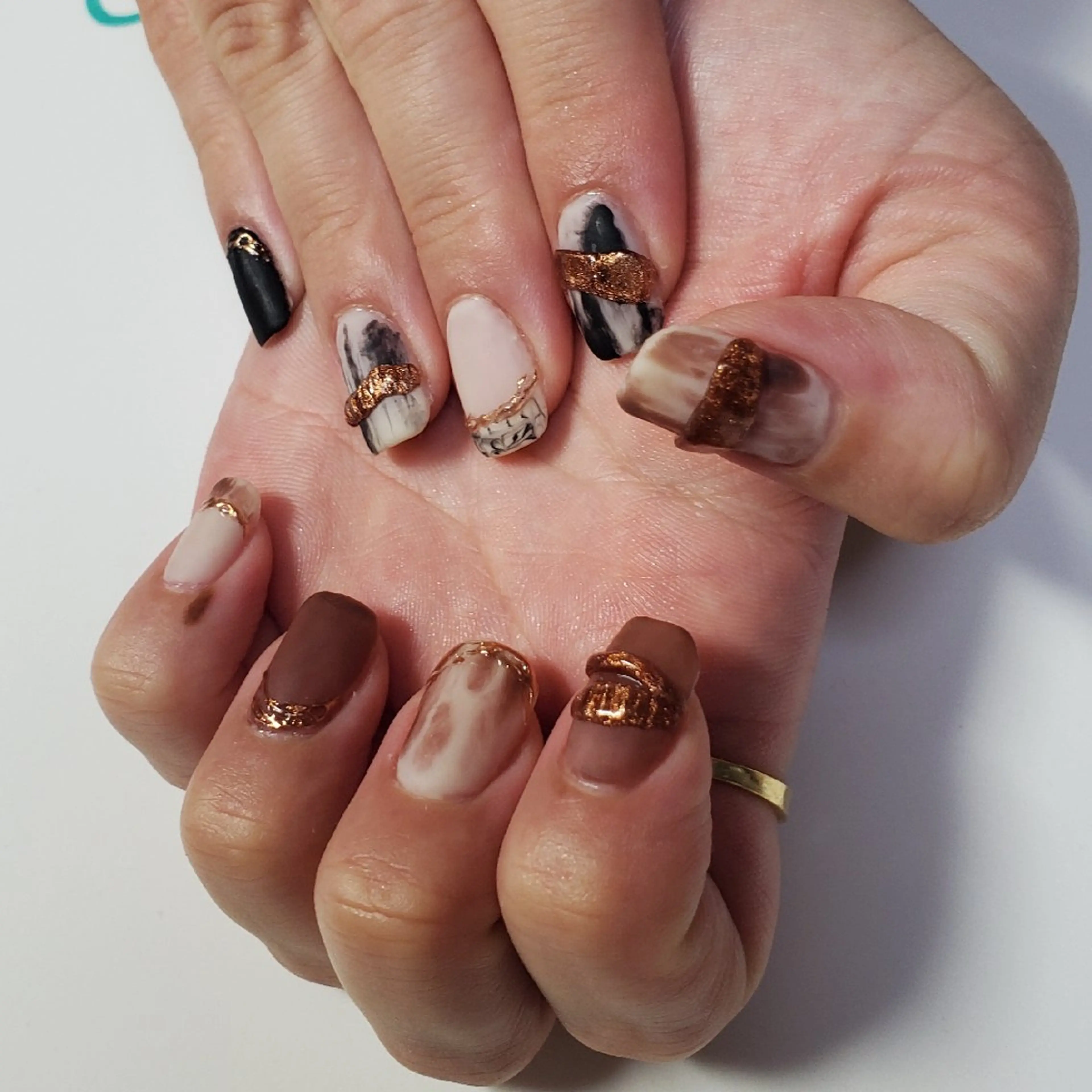 ネイル 持ち込み ニュアンスネイル Y. Saoriのネイルデザイン