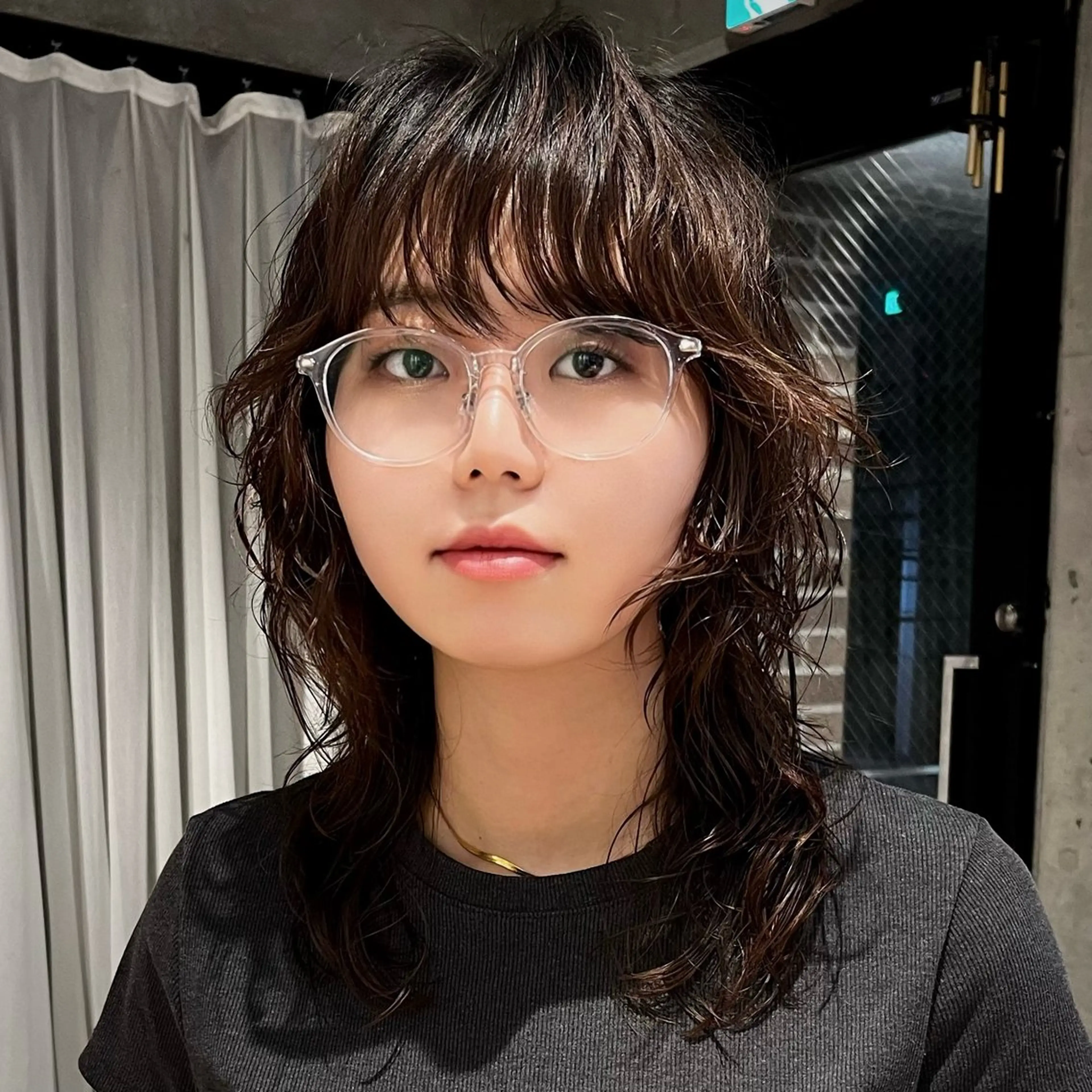 ミディアム パーマ ウルフとデザイン カラーの神のヘアスタイル