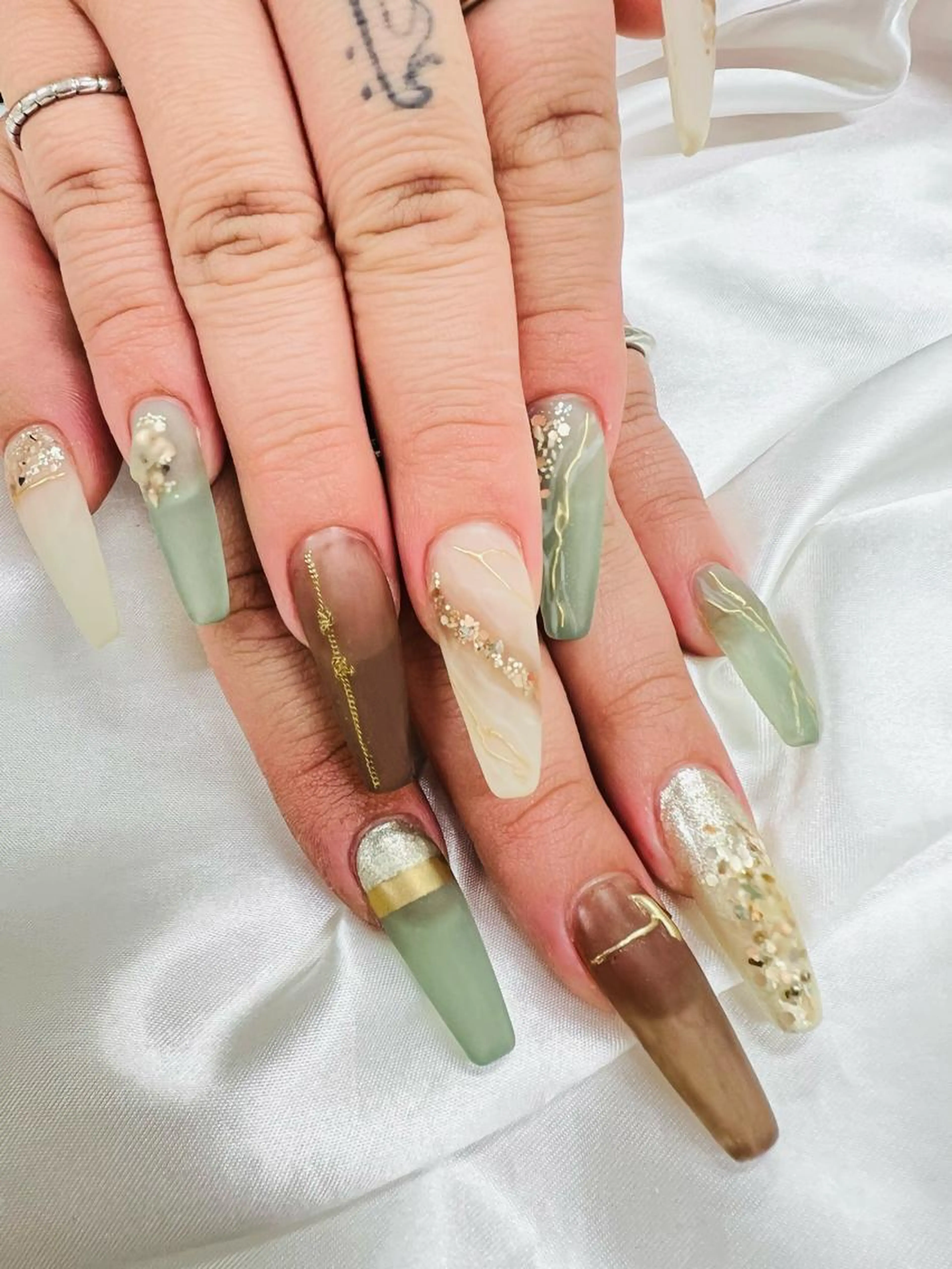 【スカルプ】グラデーション+パーツ、ストーン付け放題¥18000の写真