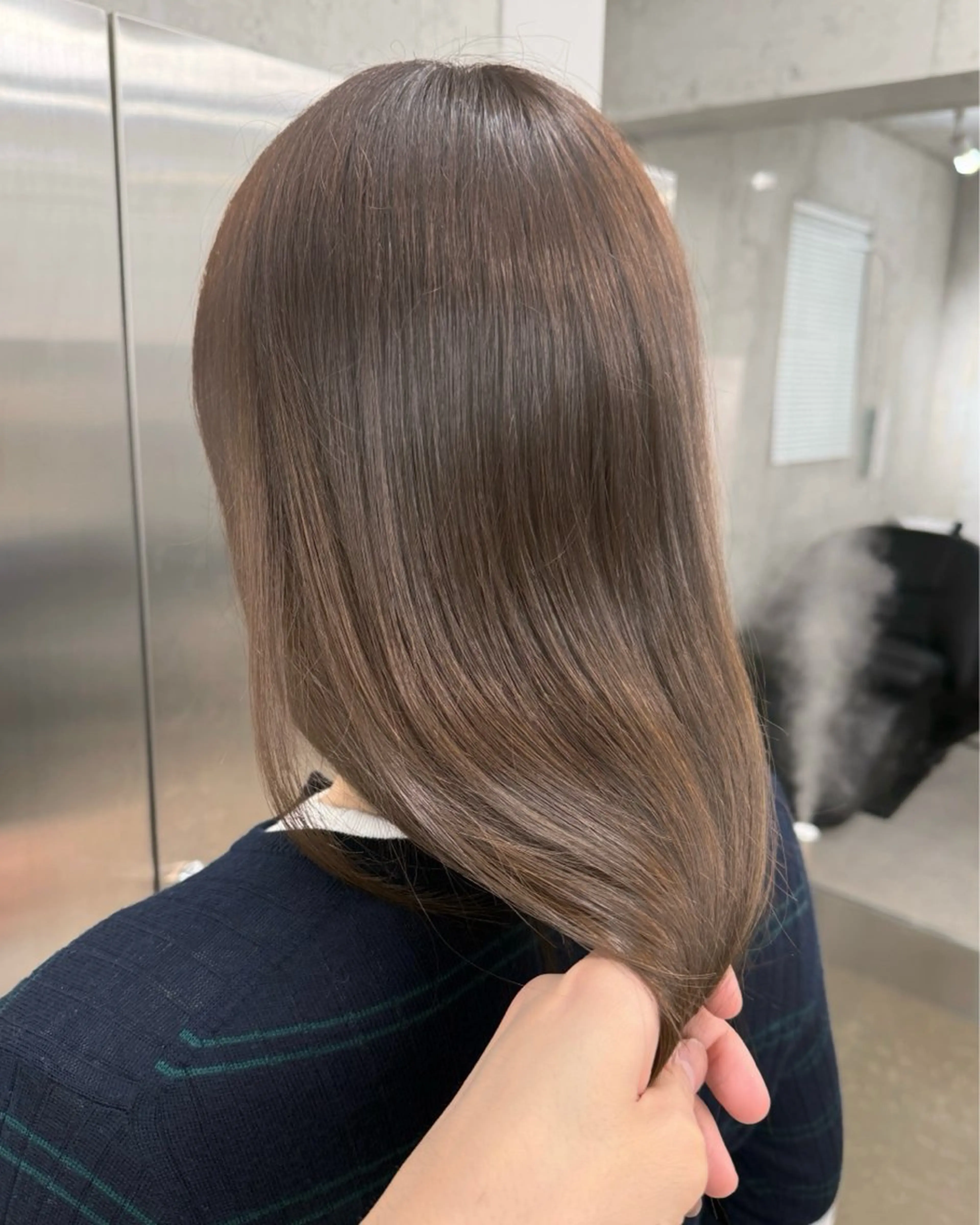 ロング カラー ブリーチ ダブルカラー グレージュ ミルクティーグレージュ ブリーチなしカラー カット ヘアカラー トリートメント 高橋大樹/グレージュ 透明感/髪質改善のヘアスタイル