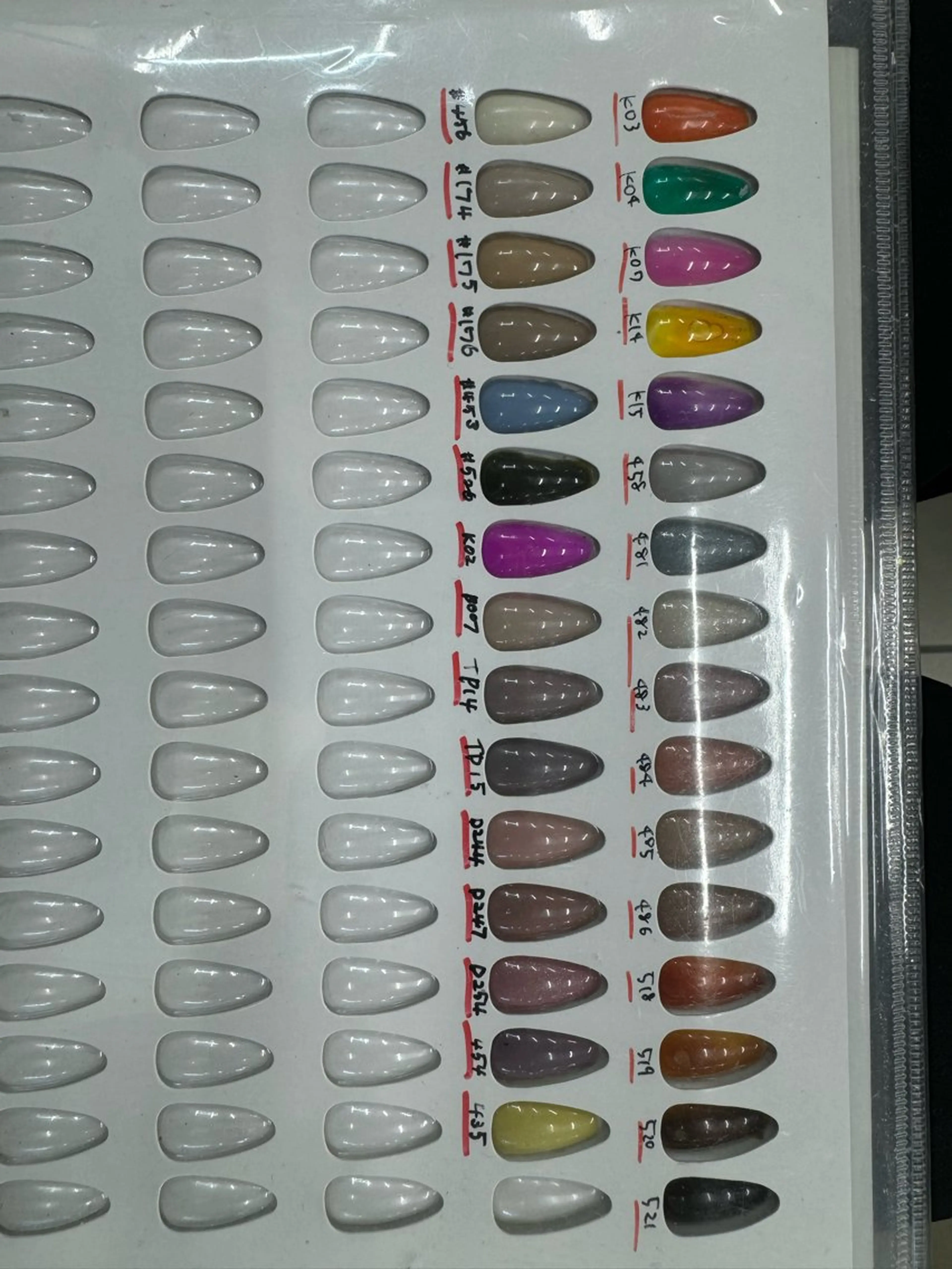 ネイル MAXKELLY SAEのネイルデザイン