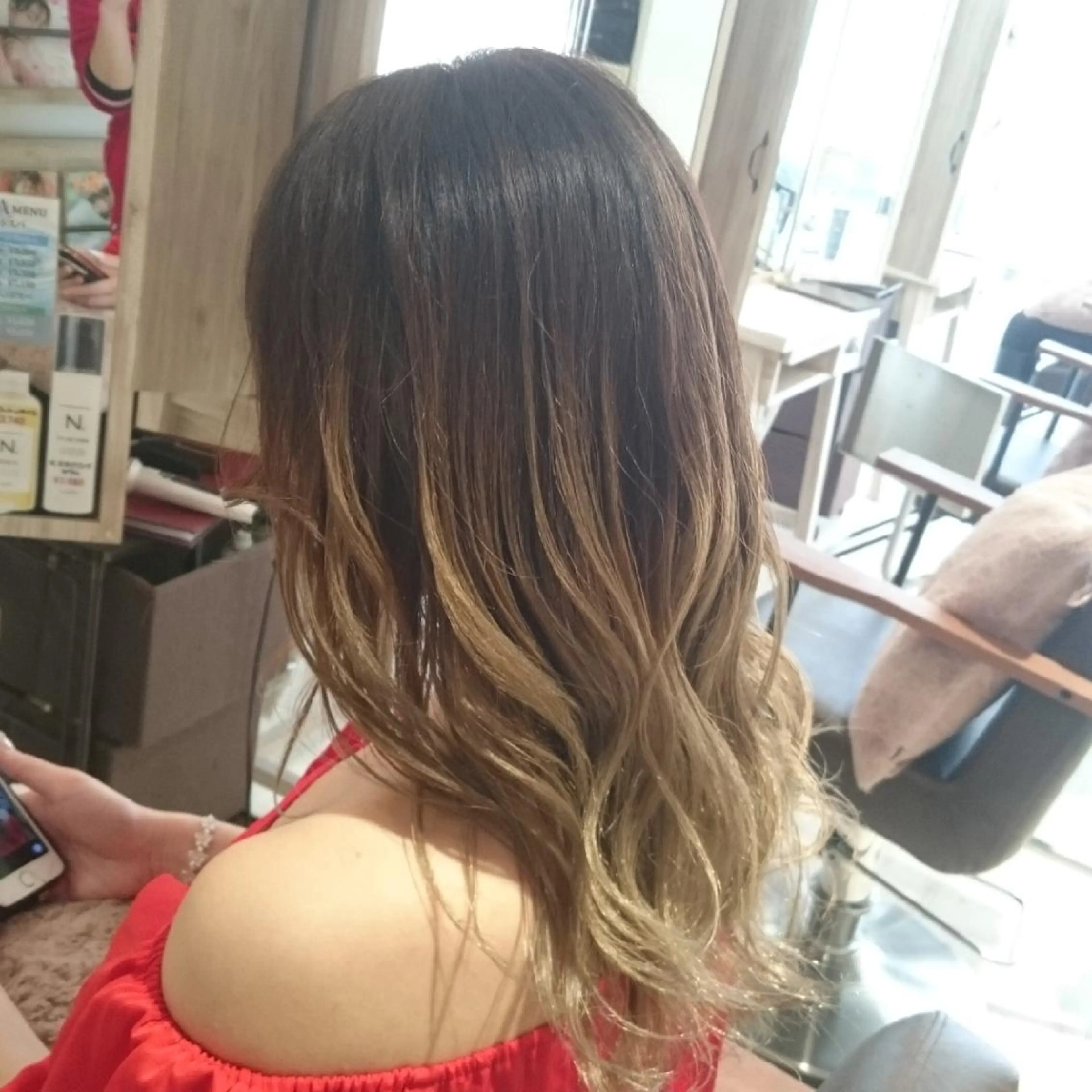 セミロング カラー ヘアアレンジ バレイヤージュ ベージュカラー グラデーションカラー ミルクティーベージュ レイヤーカット E Komo hair所属・Wow❕E Komo hair 永井一輝のヘアスタイル
