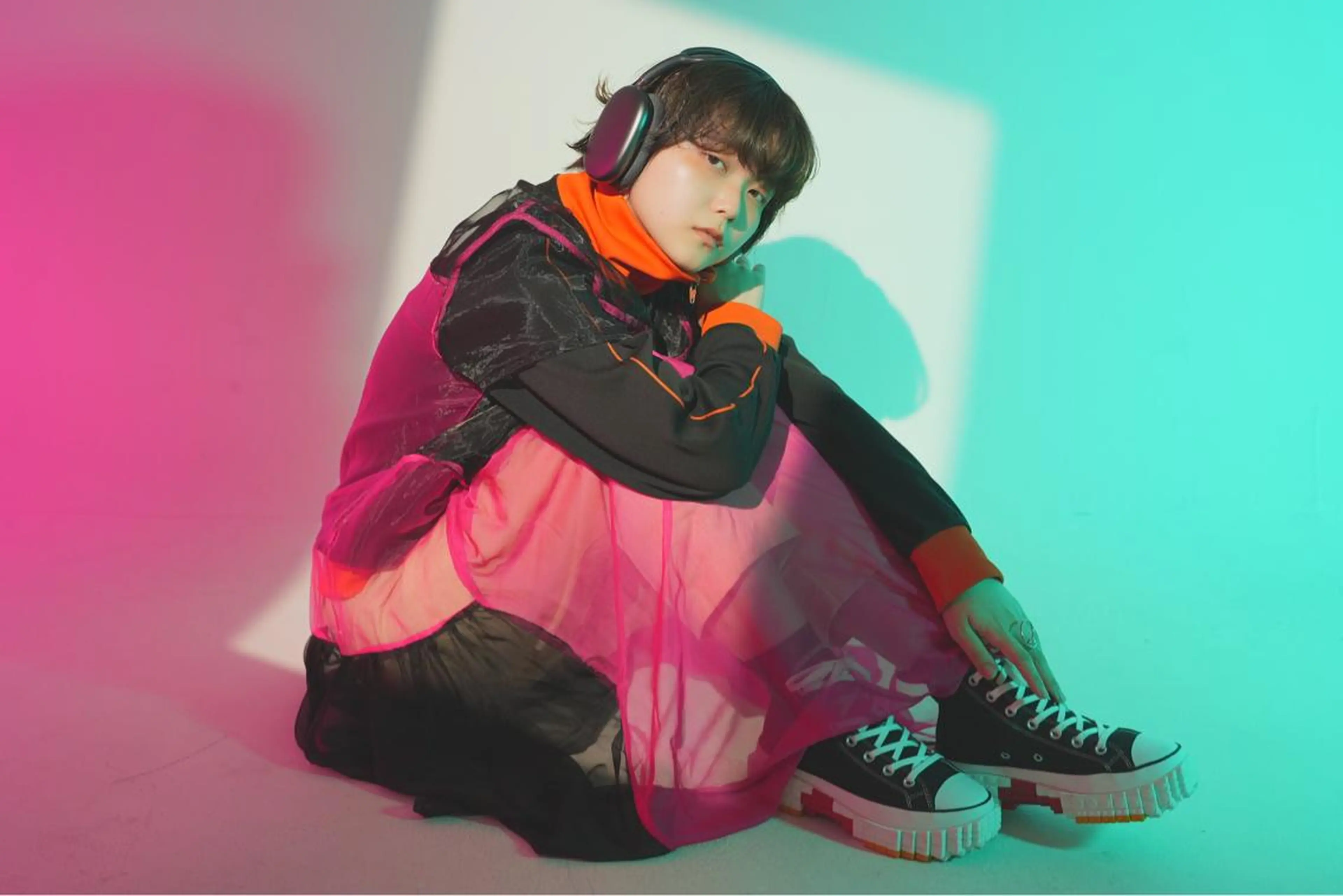 ショート カラー パーマ ネイル マツエク・マツパ アイブロウ 切りっぱなしボブ アディクシーカラー ミストバング ベージュカラー 黒髪 ウルフとハイトーン みっちー✂️のヘアスタイル