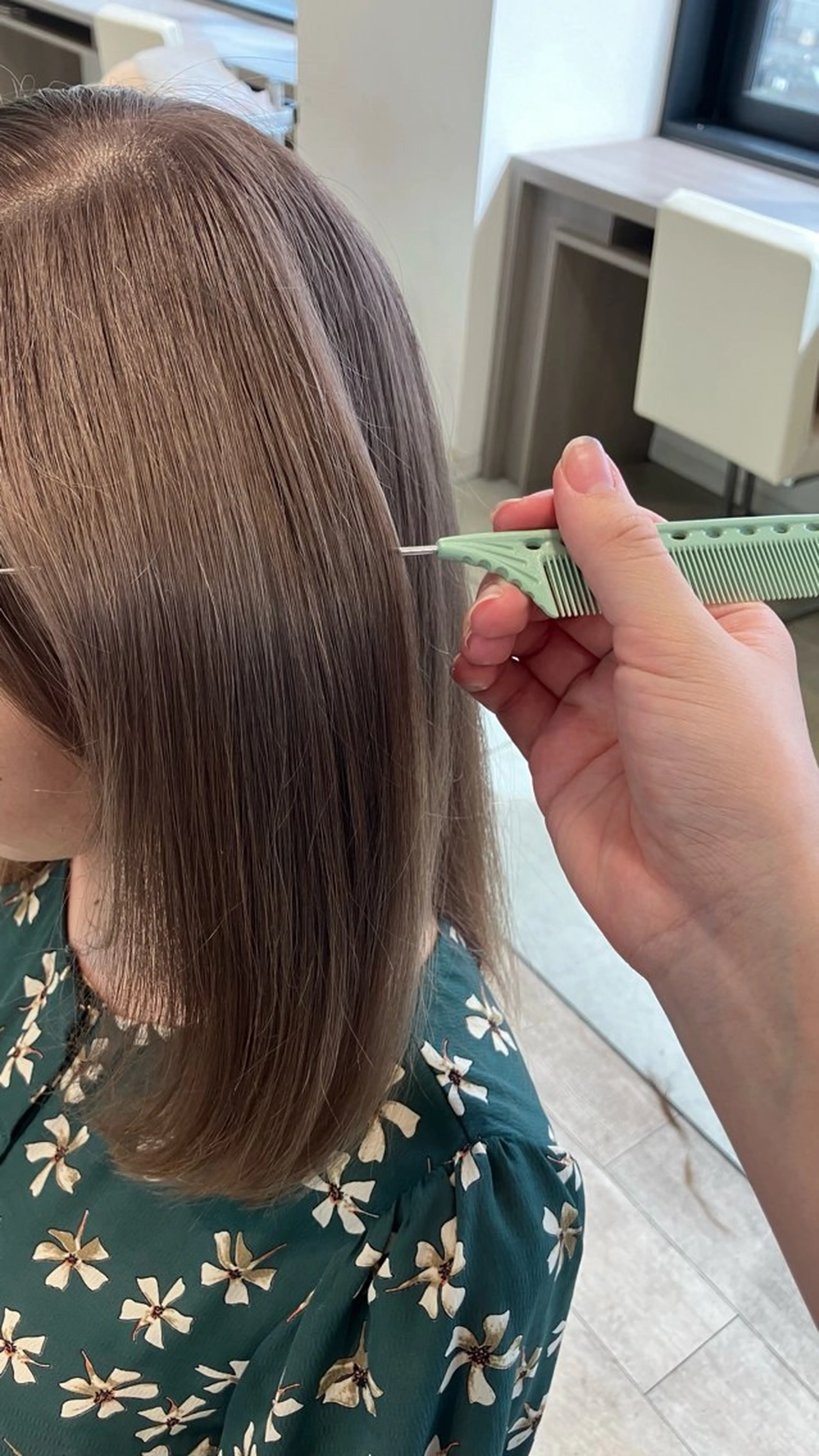 ミディアム カラー ヘアカラー レイヤー/ブリ ーチ/ 岡本美優のヘアスタイル