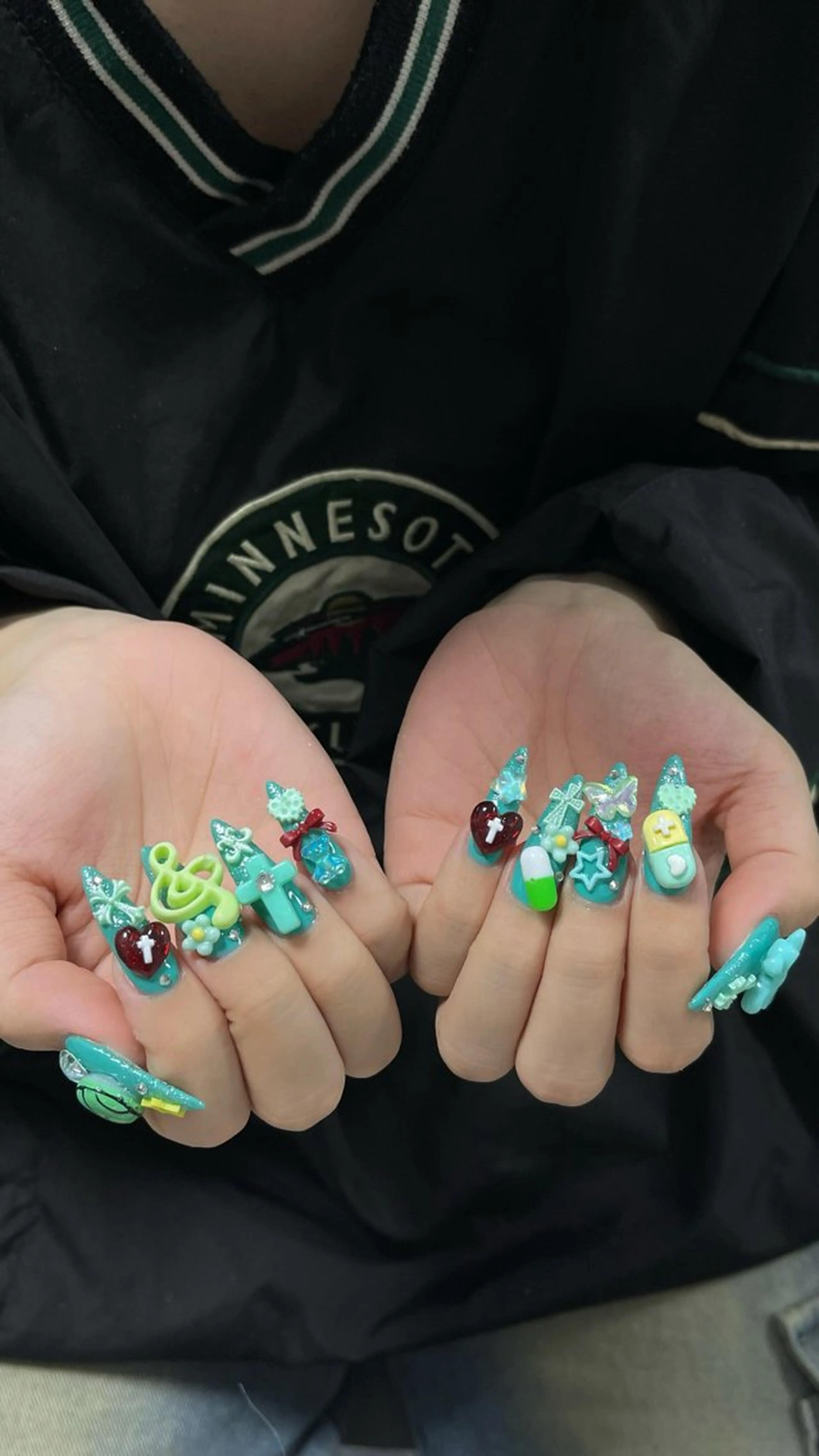 ネイル アートネイル ジェルネイル グラデーション キラキラネイル ニュアンスネイル ハンドネイル Kitty Nailのネイルデザイン