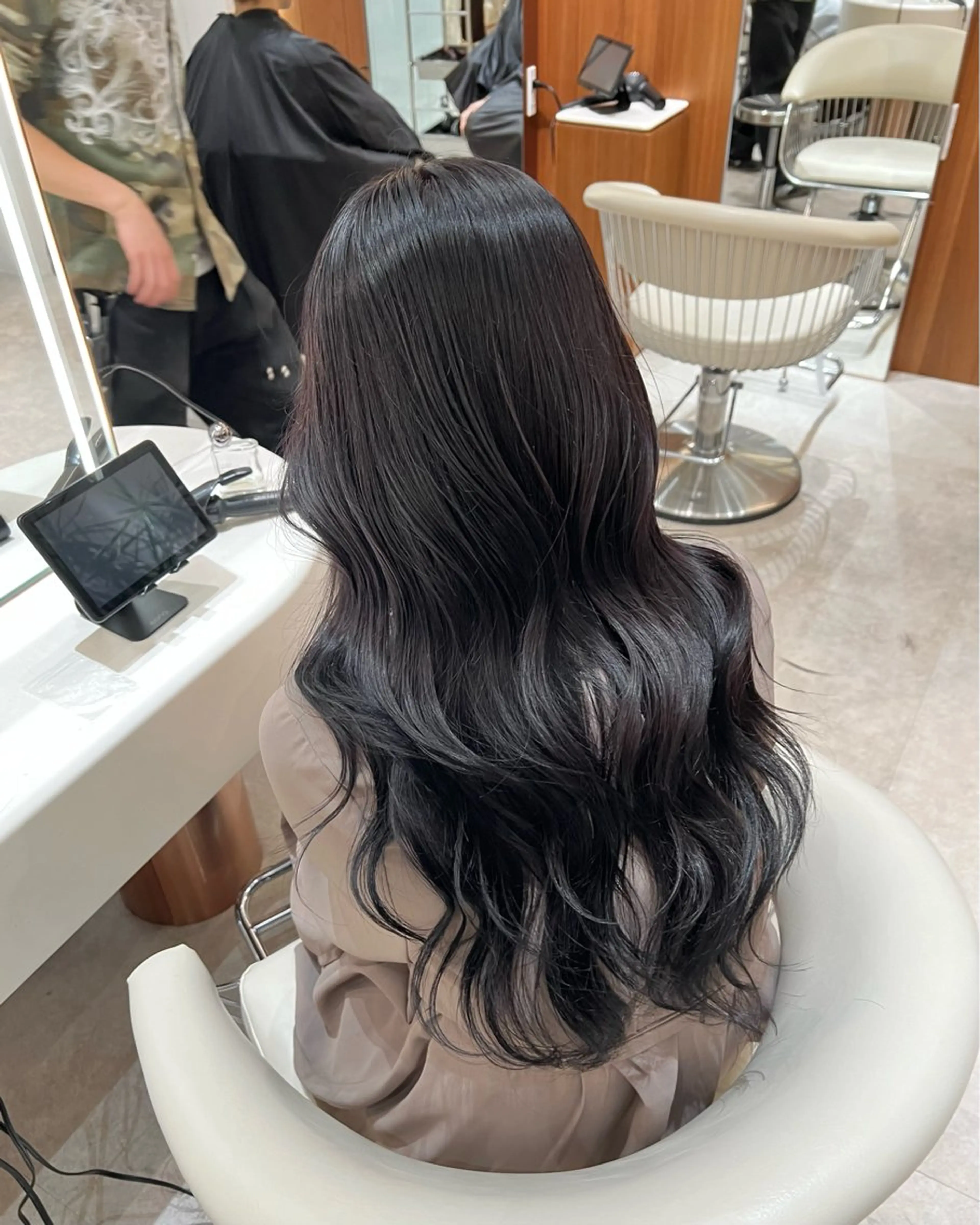 ロング カラー 黒髪 ブルーカラー ブルーブラック ディープラベンダー ラベンダーカラー 韓国レイヤー🇰🇷 韓国研修◎渋谷カイトのヘアスタイル