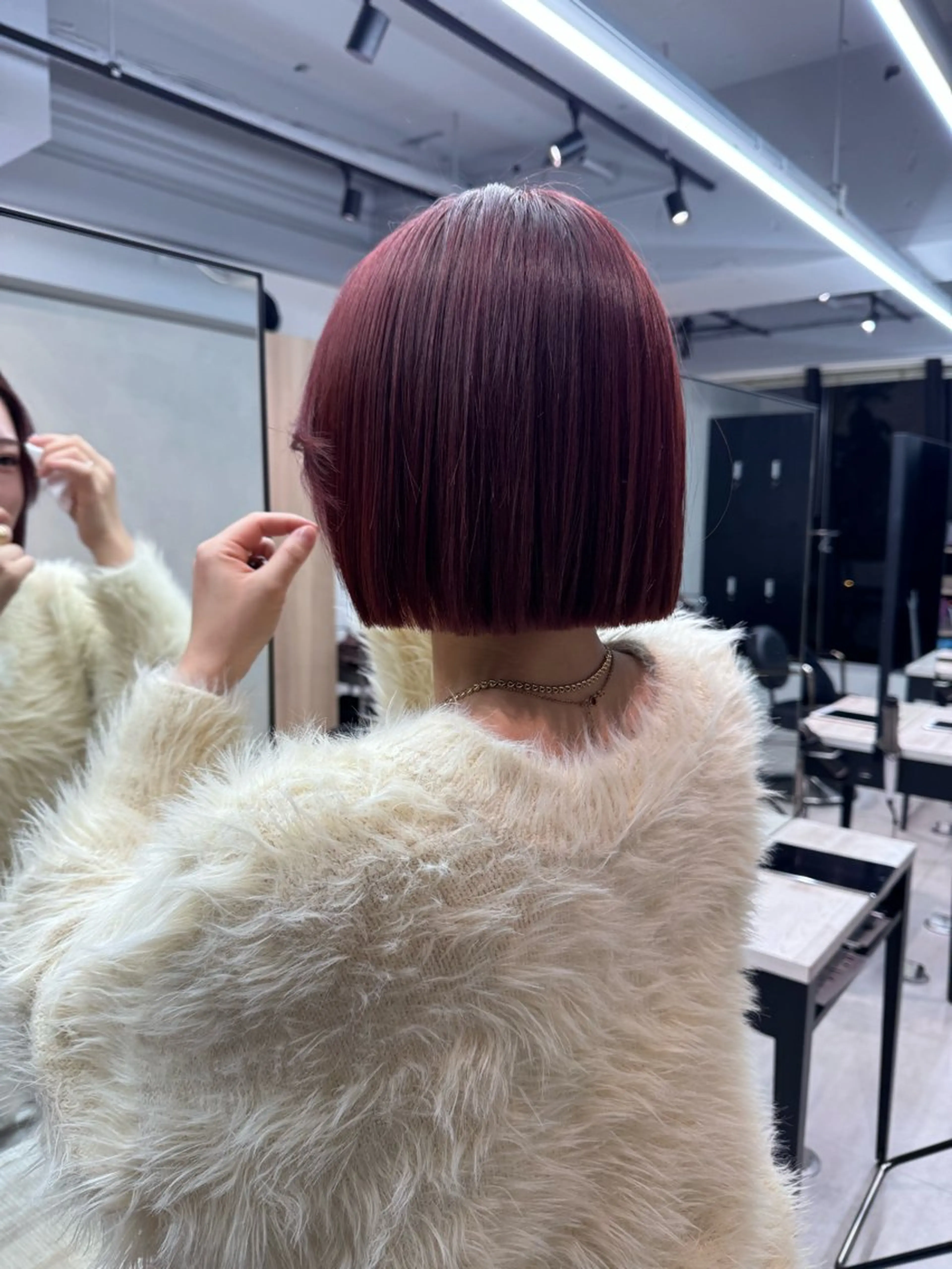 ショート カラー ブリーチ ボルドーカラー ブリーチなしカラー カット ヘアカラー 顔周りレイヤー /kokoro🦮のヘアスタイル