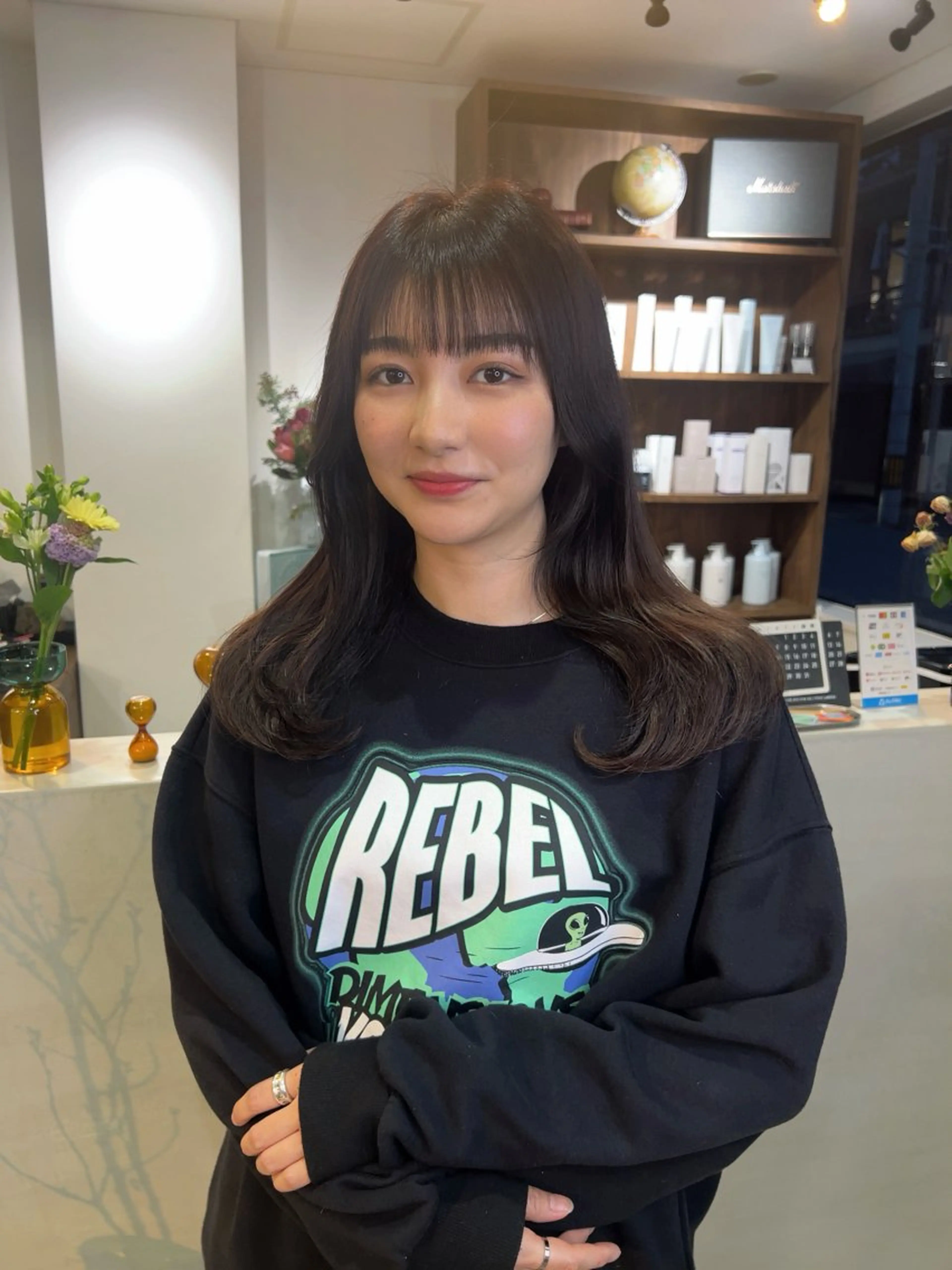 ミディアム カラー カット ヘアカラー トリートメント (h)wim ウィムのヘアスタイル