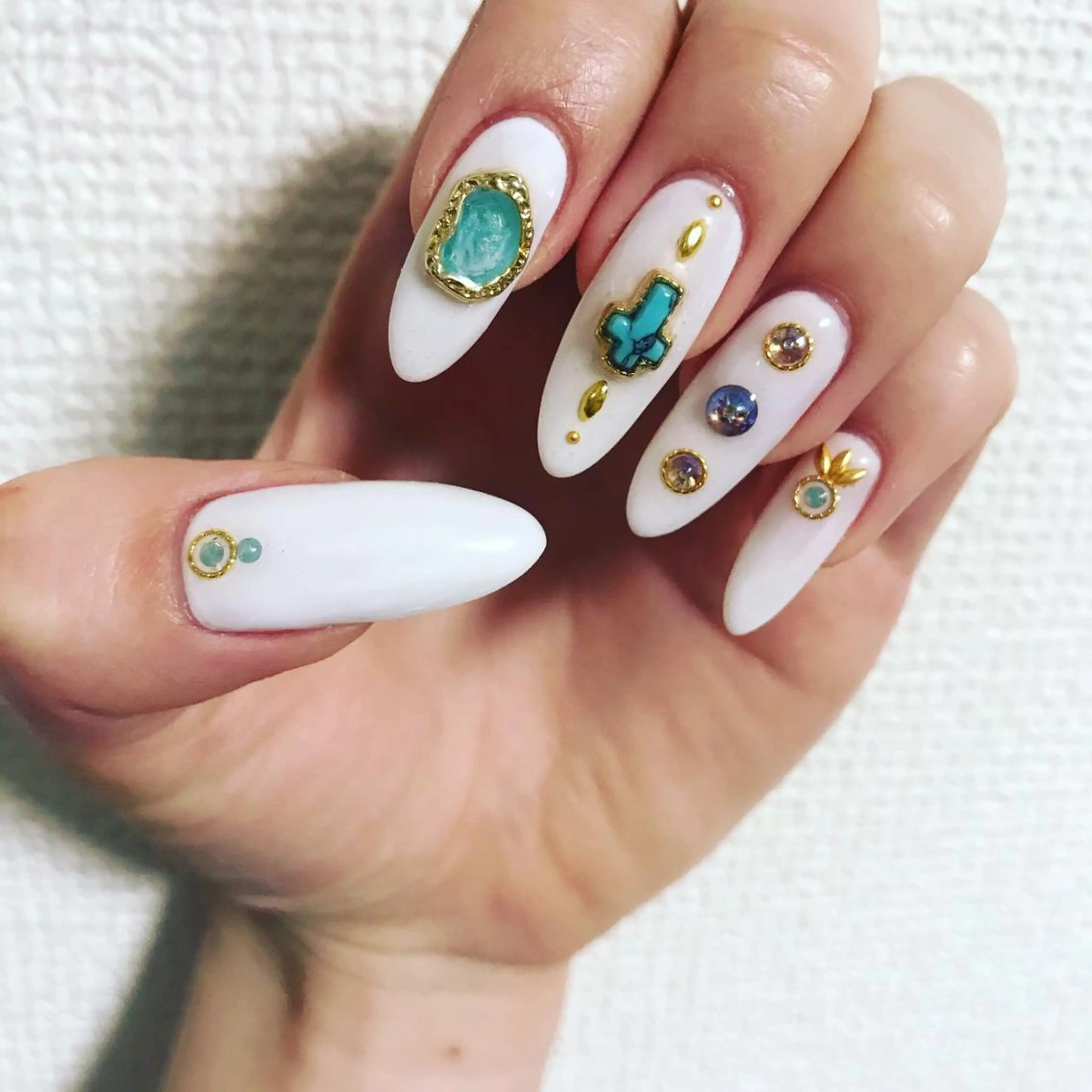 ネイル ネイルリボン 伊藤のネイルデザイン