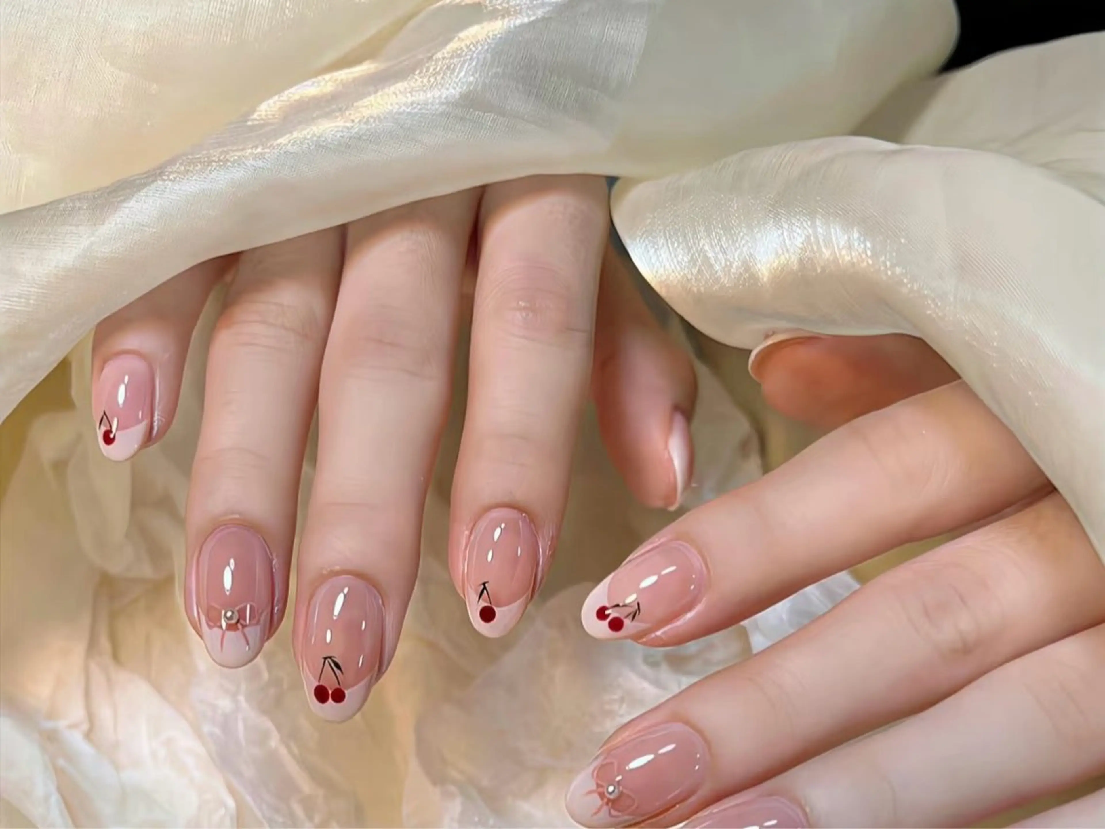 ネイル アートネイル フレンチネイル ガーリー ピンク リボン ハンドネイル ハンドケア DarkHoney 池袋店のネイルデザイン