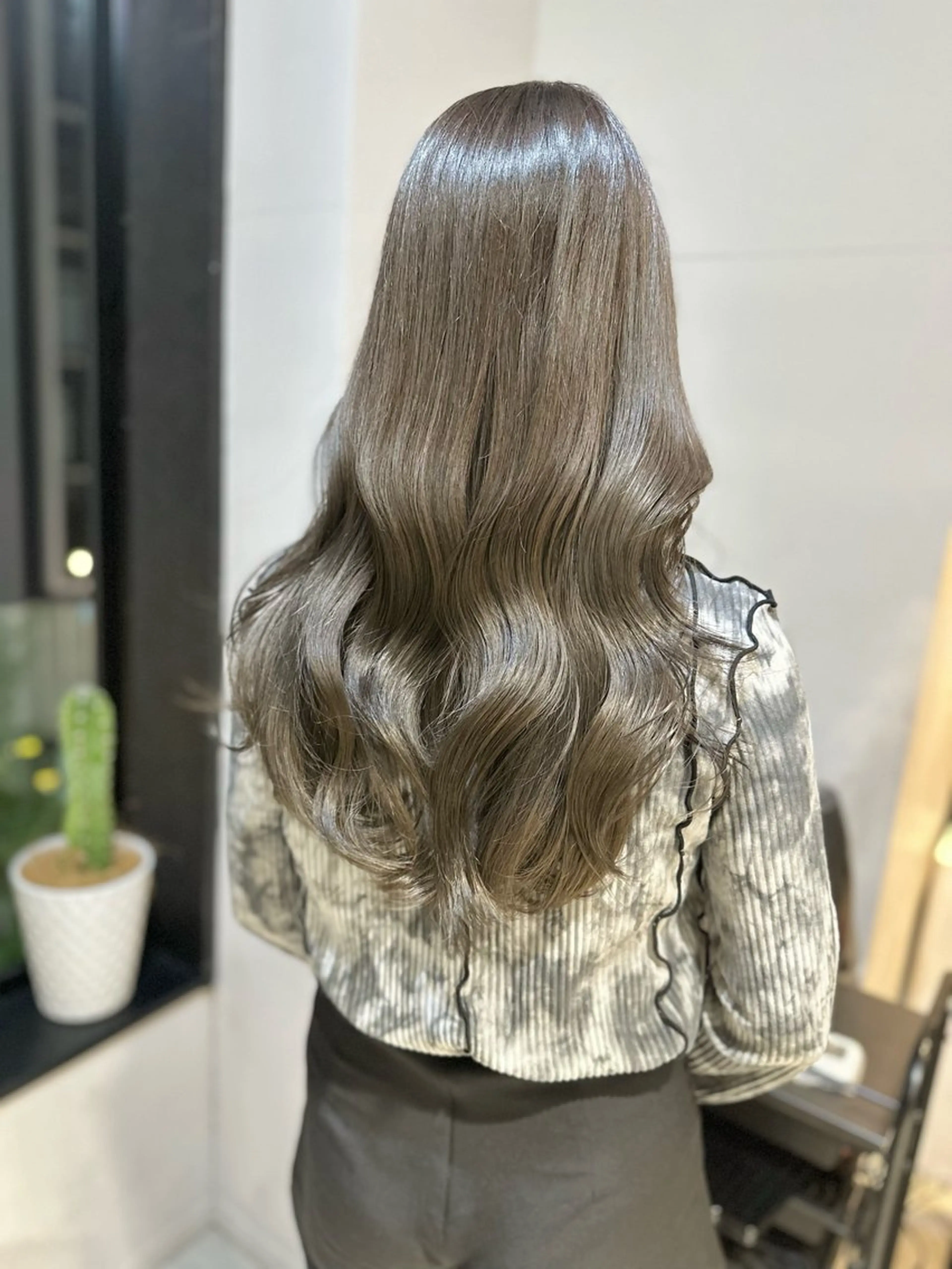 ロング カラー アッシュ 髪質改善 トリートメント KURO/韓国ヘア /レイヤーカットのヘアスタイル