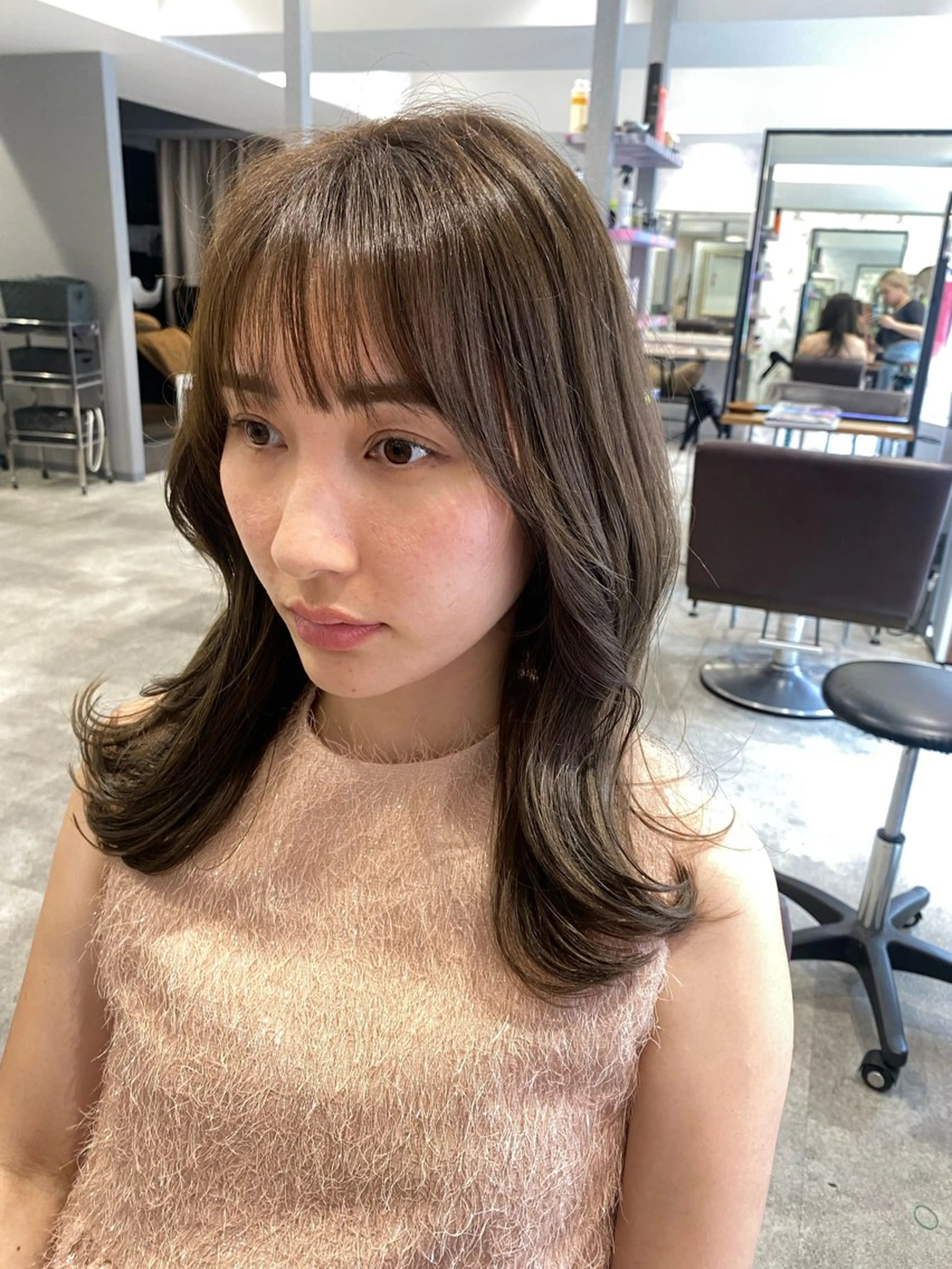 セミロング ゅぃ /韓国風/顔周りのヘアスタイル