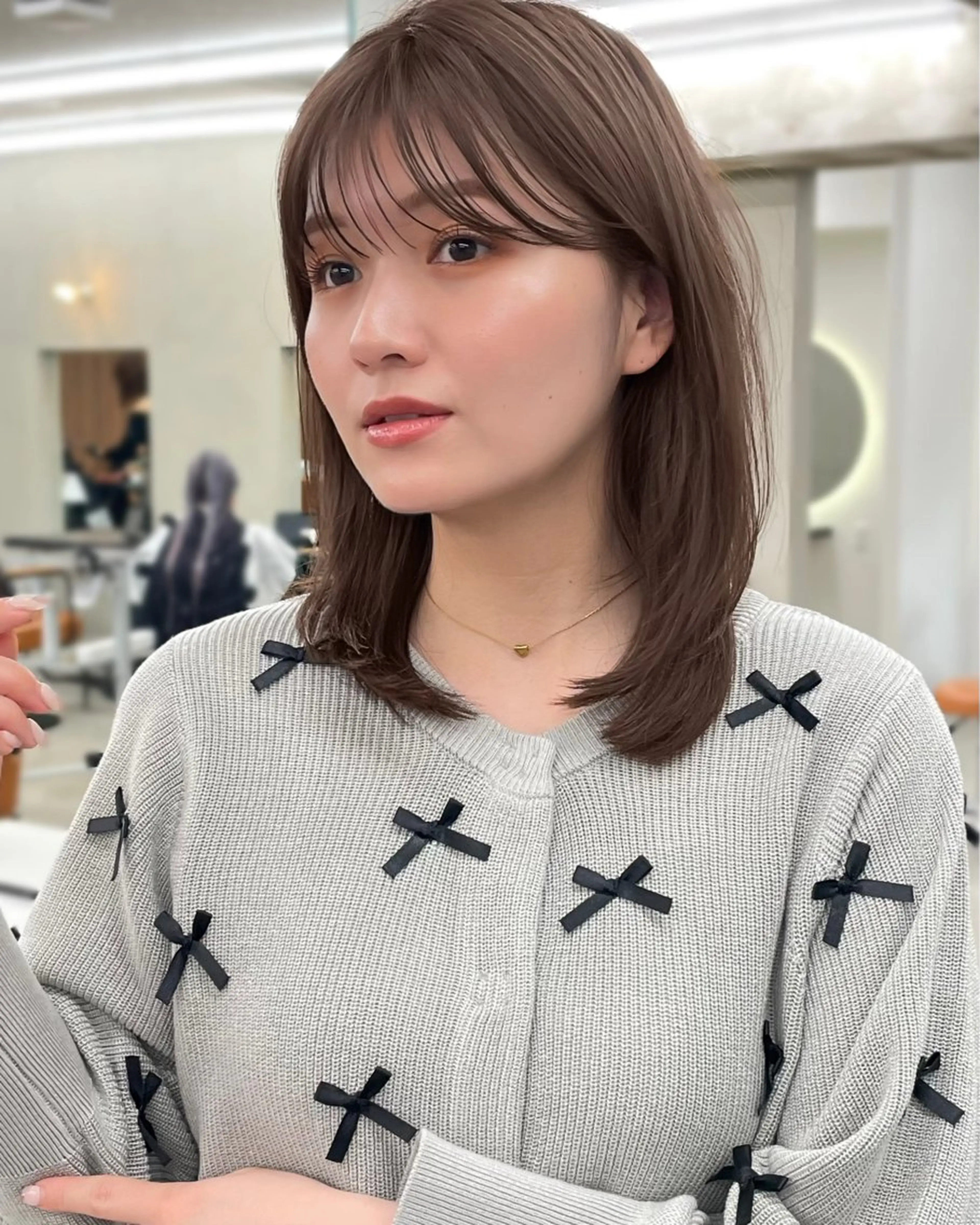 ミディアム カラー ヘアアレンジ カット ヘアカラー トリートメント ヘッドスパ ヘアセット 【柔らか透明感✨/ 似合せ前髪】大石葉月のヘアスタイル