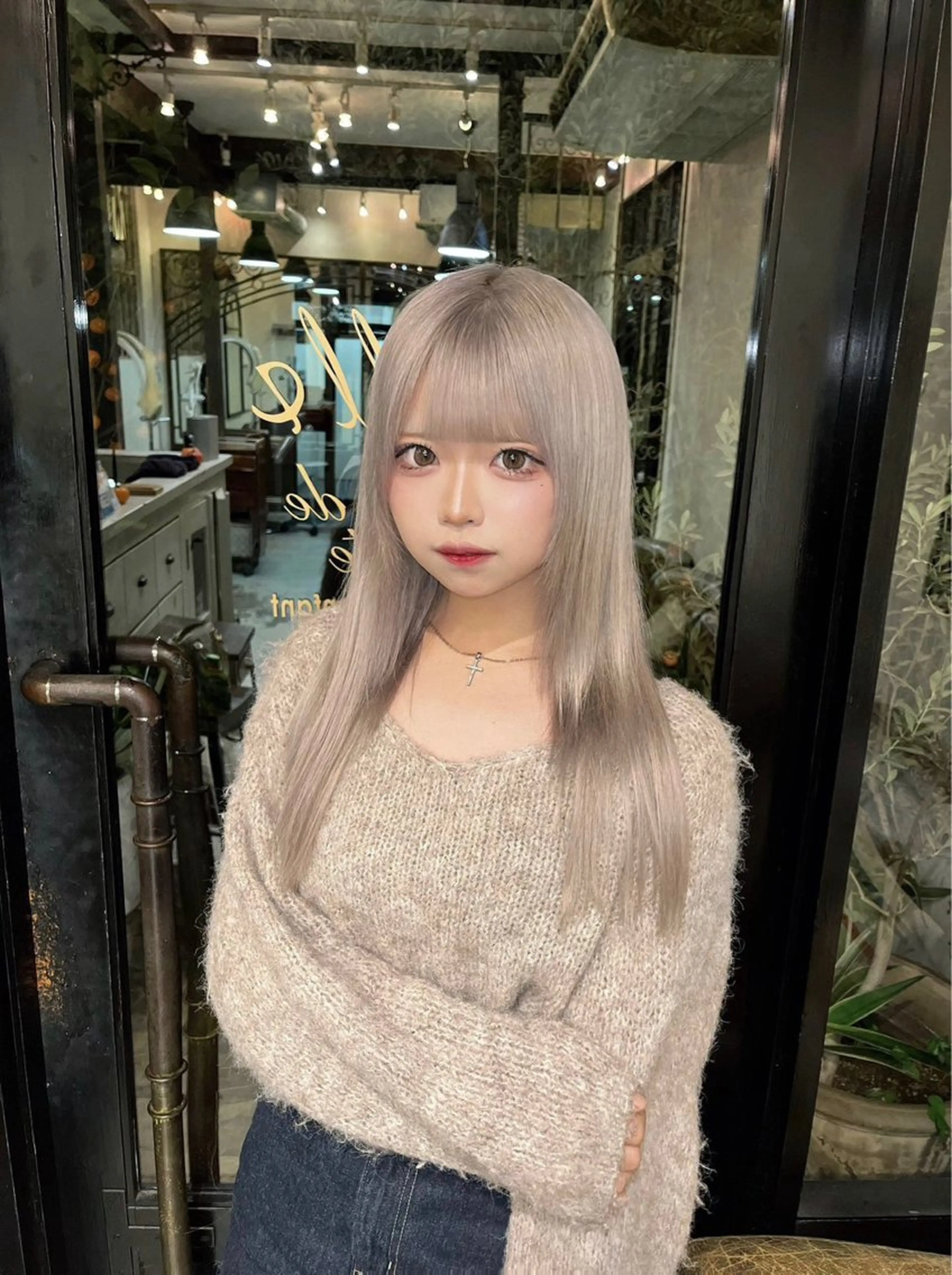 ロング カラー ブリーチ ヘアカラー トリートメント りく　レイヤーカット ケアブリーチのヘアスタイル