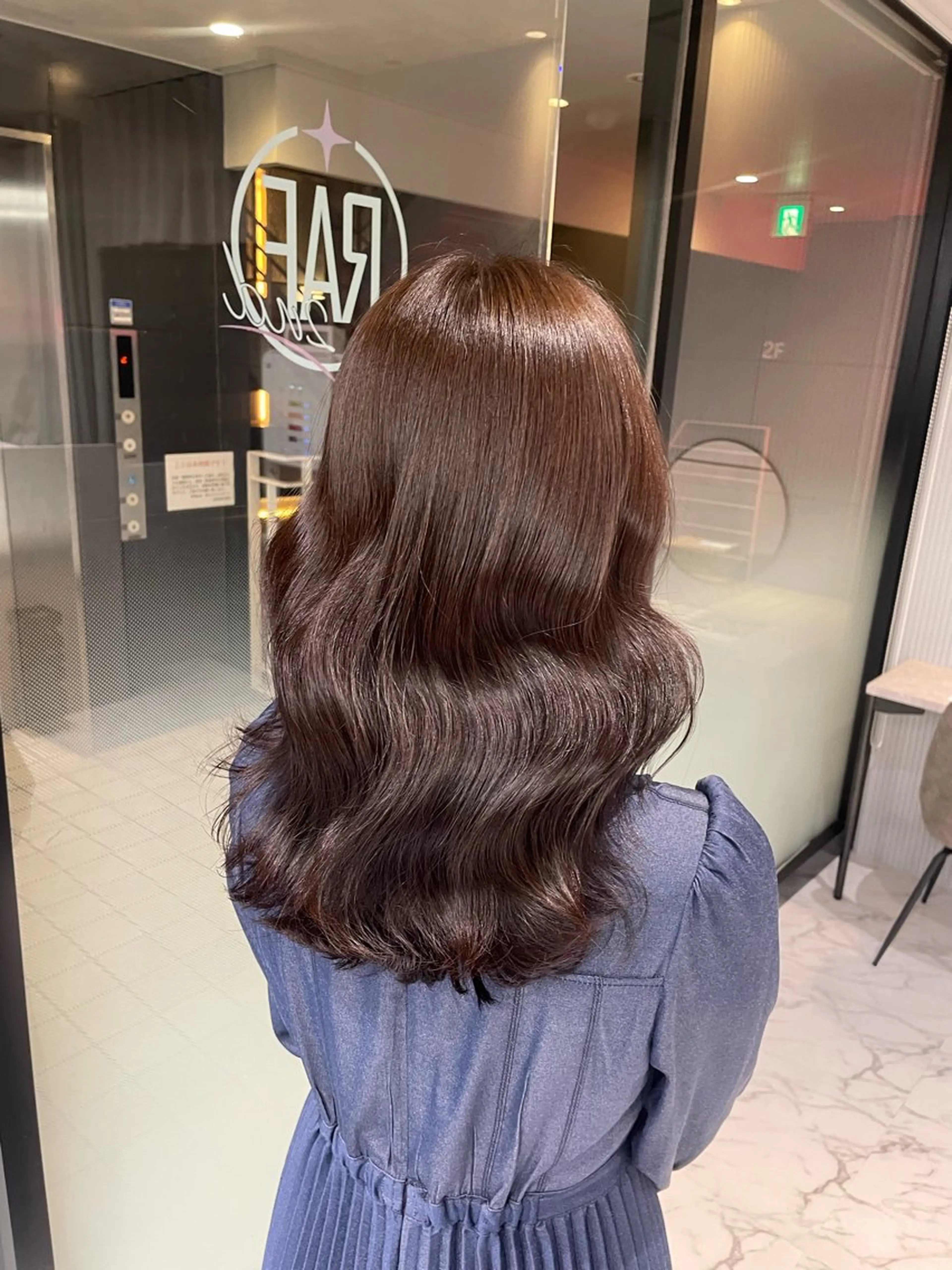 セミロング カラー RAF Sakuraのヘアスタイル