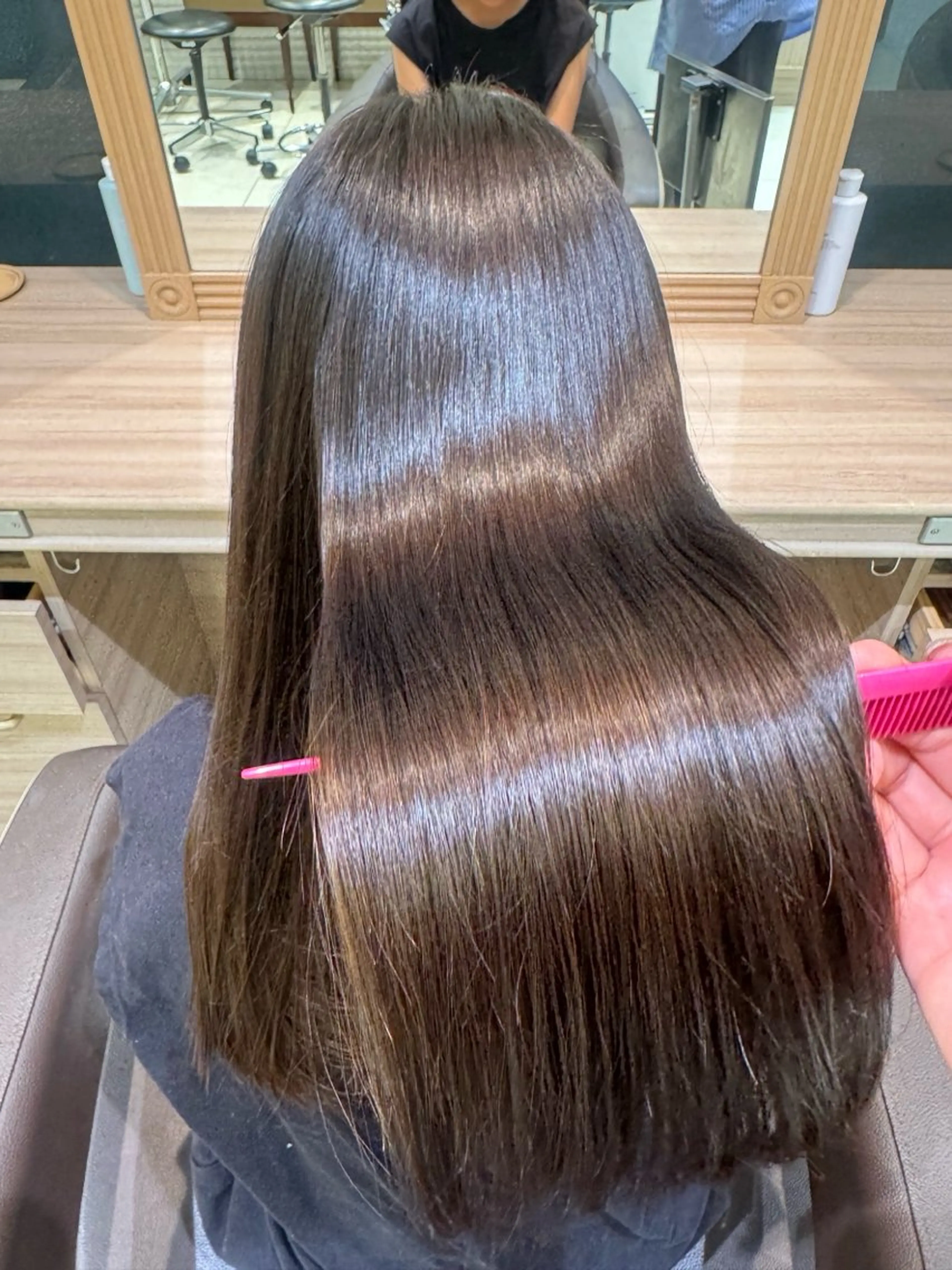 ロング 大川 夏緑のヘアスタイル