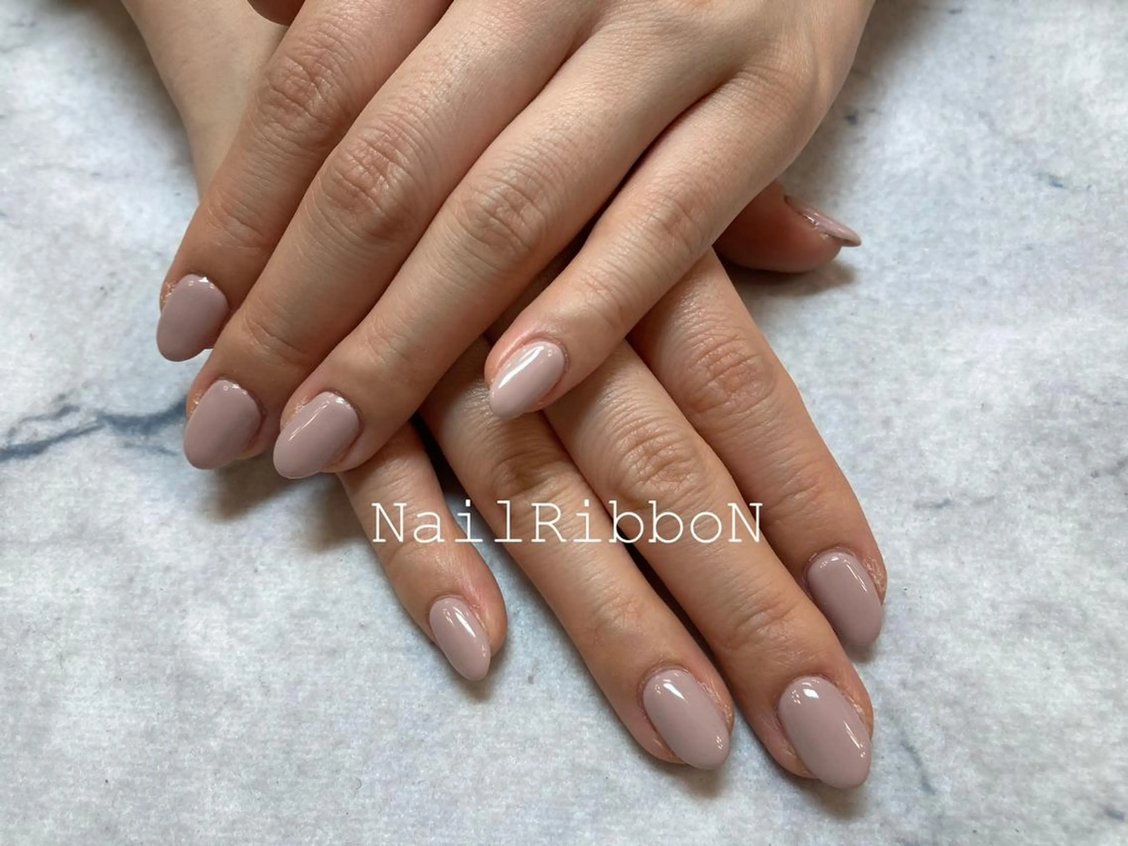 ネイル ネイルリボン 受付スタッフのネイルデザイン