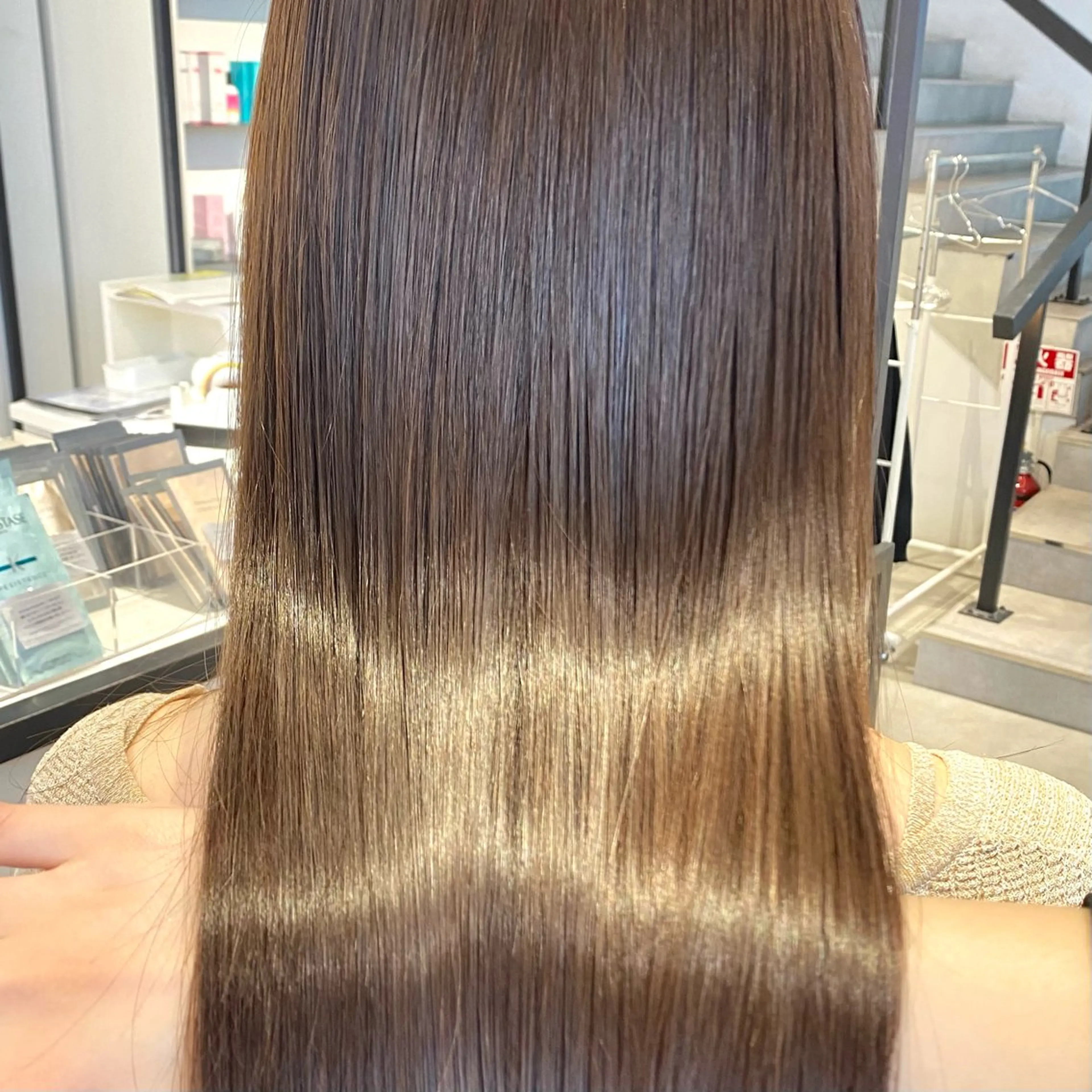 ロング 酸性ストレート・ メンズ  三原 楊子のヘアスタイル