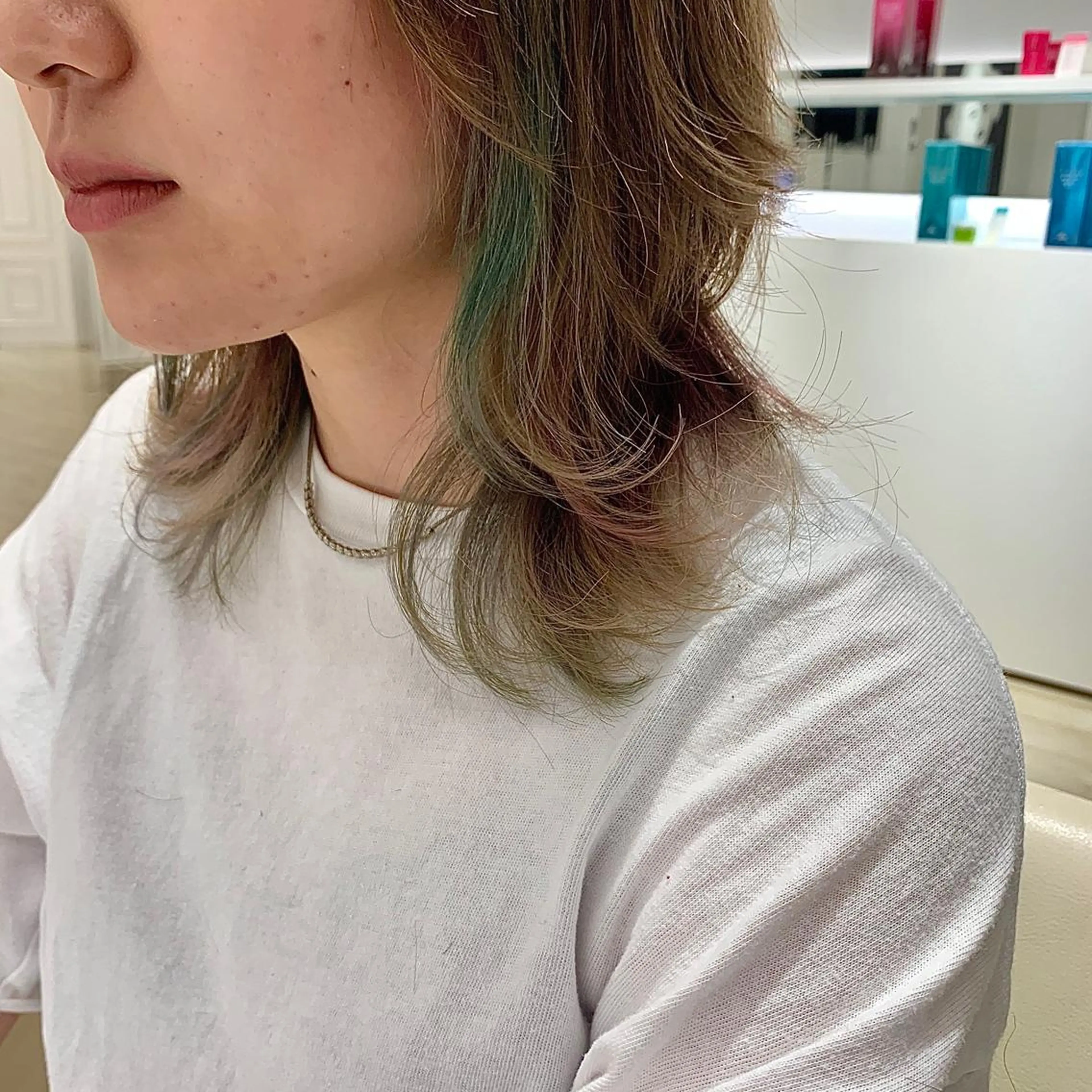 ミディアム レイヤーカット ルームスつかしん店所属・宮村 勇希のヘアスタイル