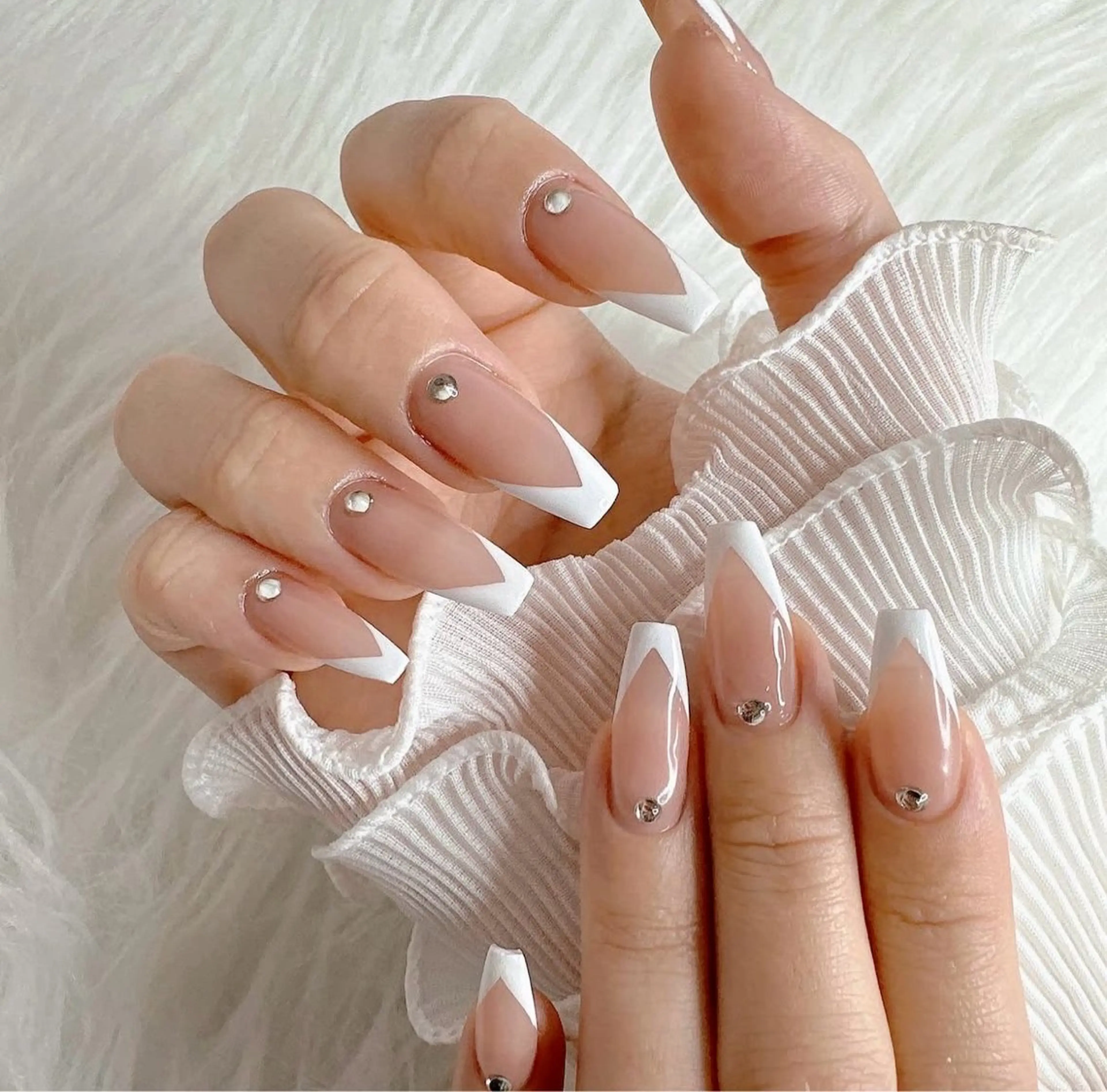 ネイル フレンチネイル ジェルネイル 韓国ネイル マグネットネイル ネイルチップ Rin Nail 新大久保店のネイルデザイン