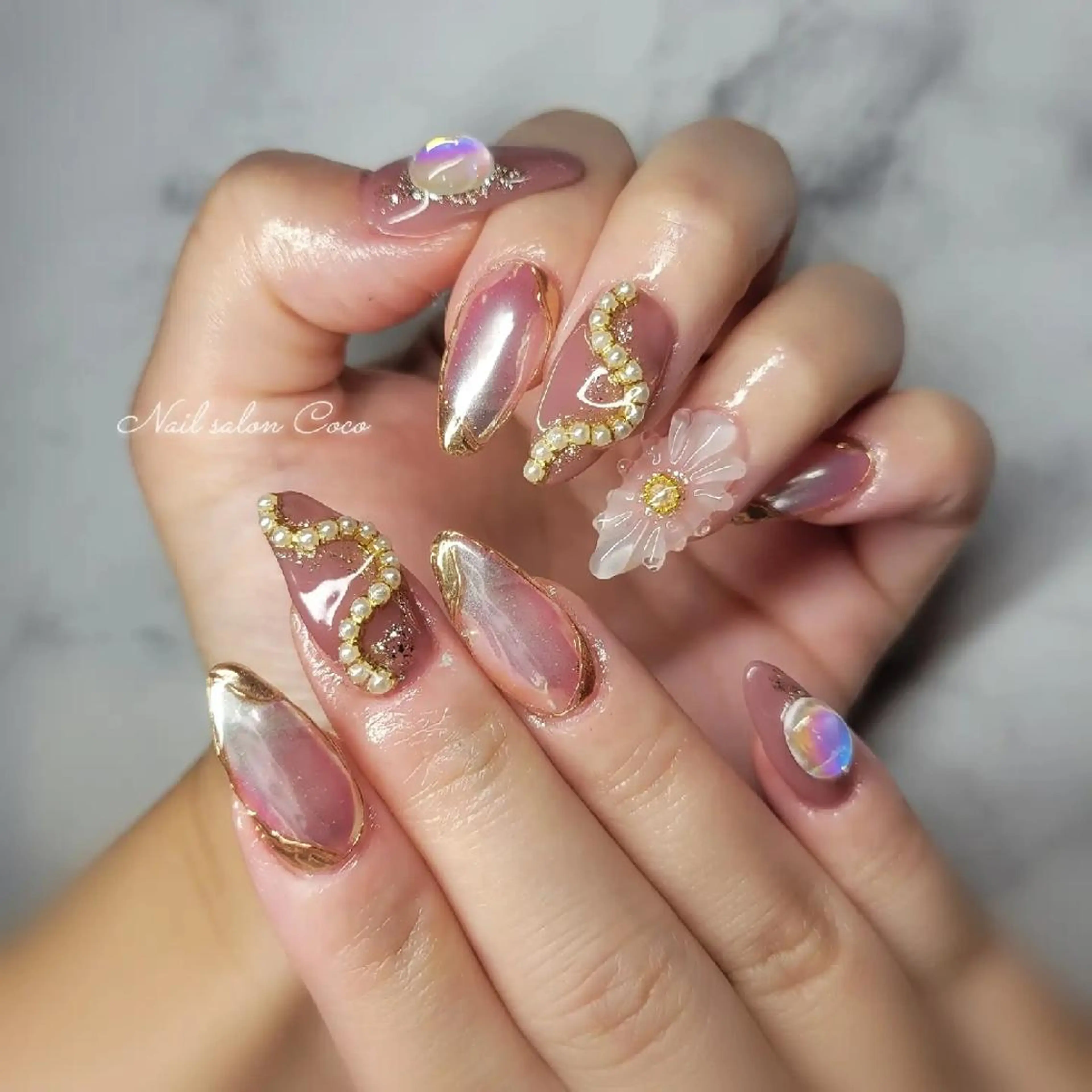 ネイル オーロラネイル ブラウン ジェルネイル ニュアンスネイル ピンク Nail salon Coco所属・Nail salon Coco【溝の口駅】のネイルデザイン