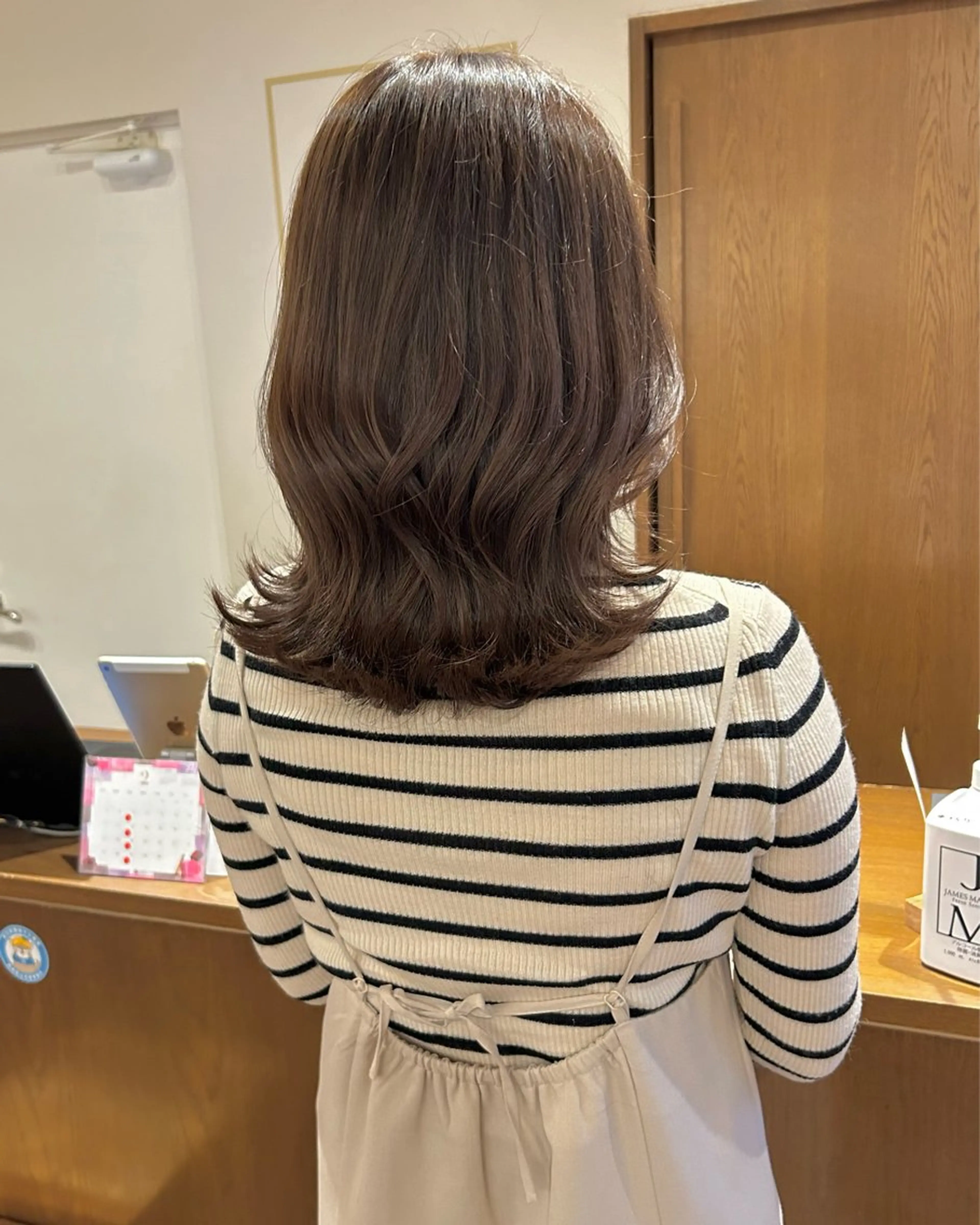 ミディアム ミディアムレイヤー レイヤーカット あべ しおりのヘアスタイル