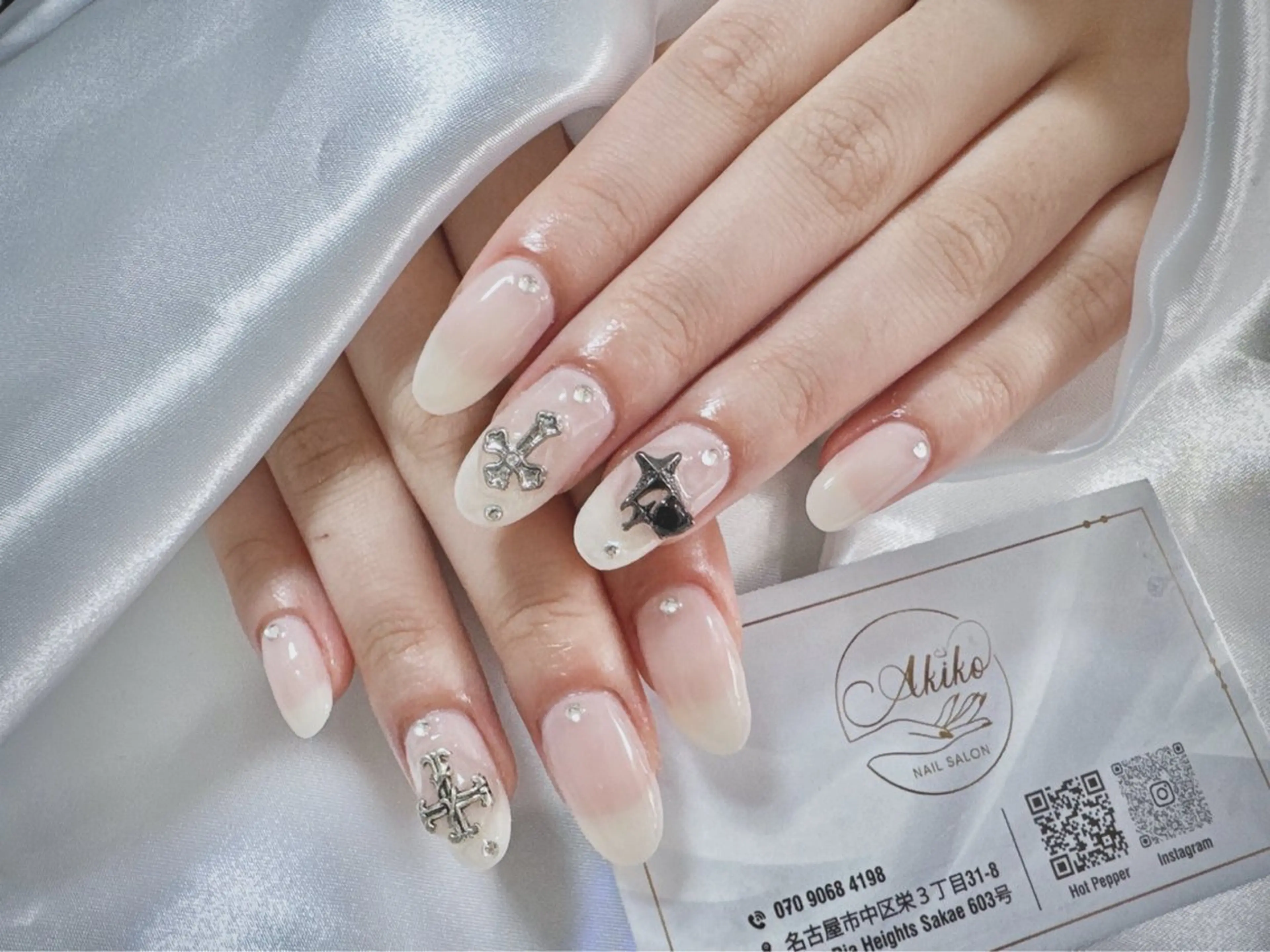 ネイル フットネイル ジェルネイル 韓国ネイル マグネットネイル 持ち込み ハンドネイル Akiko ネイルサロン所属・AKIKO ネイルサロンのネイルデザイン