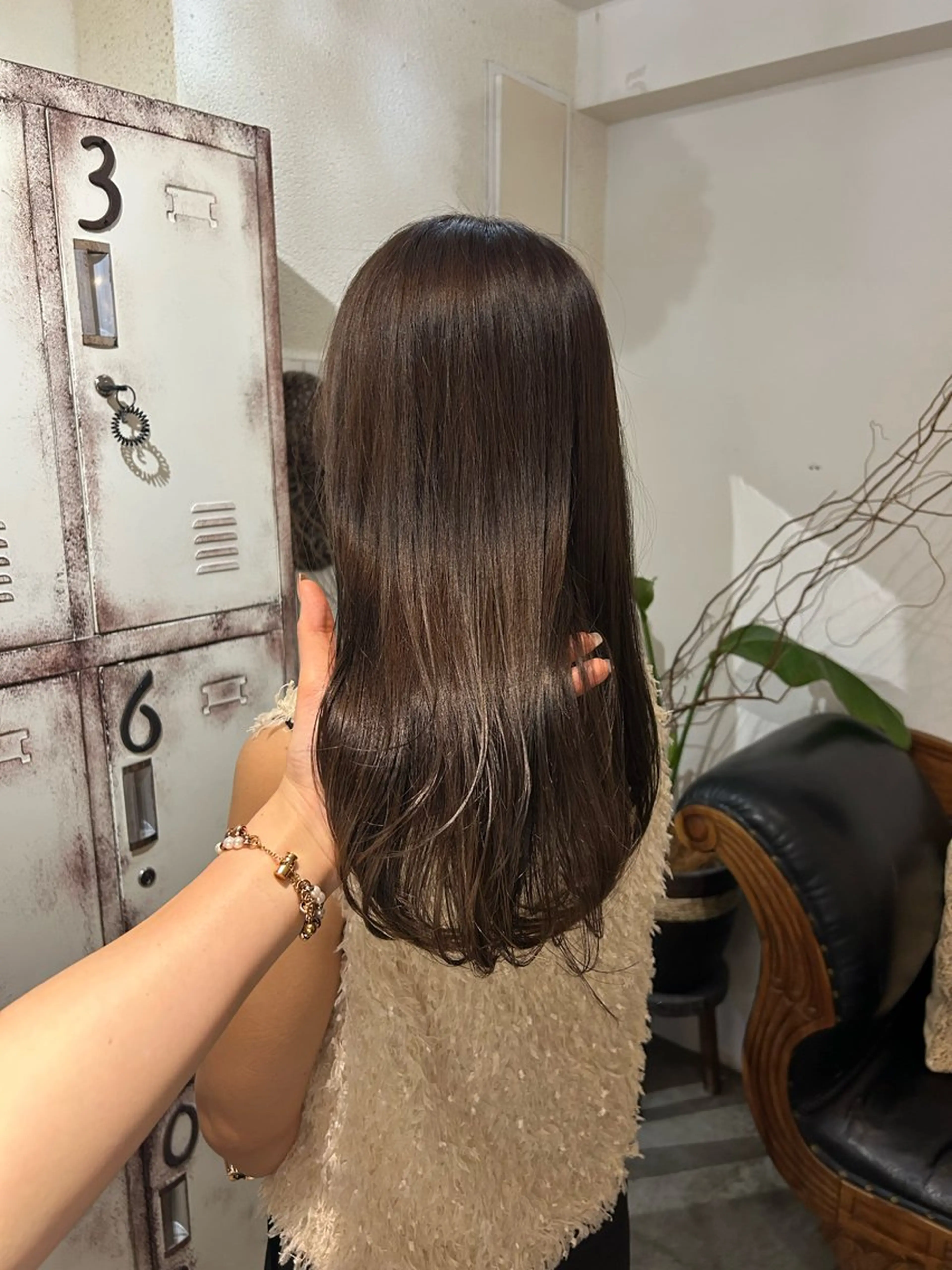 セミロング カラー カット ヘアカラー トリートメント ヘッドスパ putri 川邉 優花のヘアスタイル