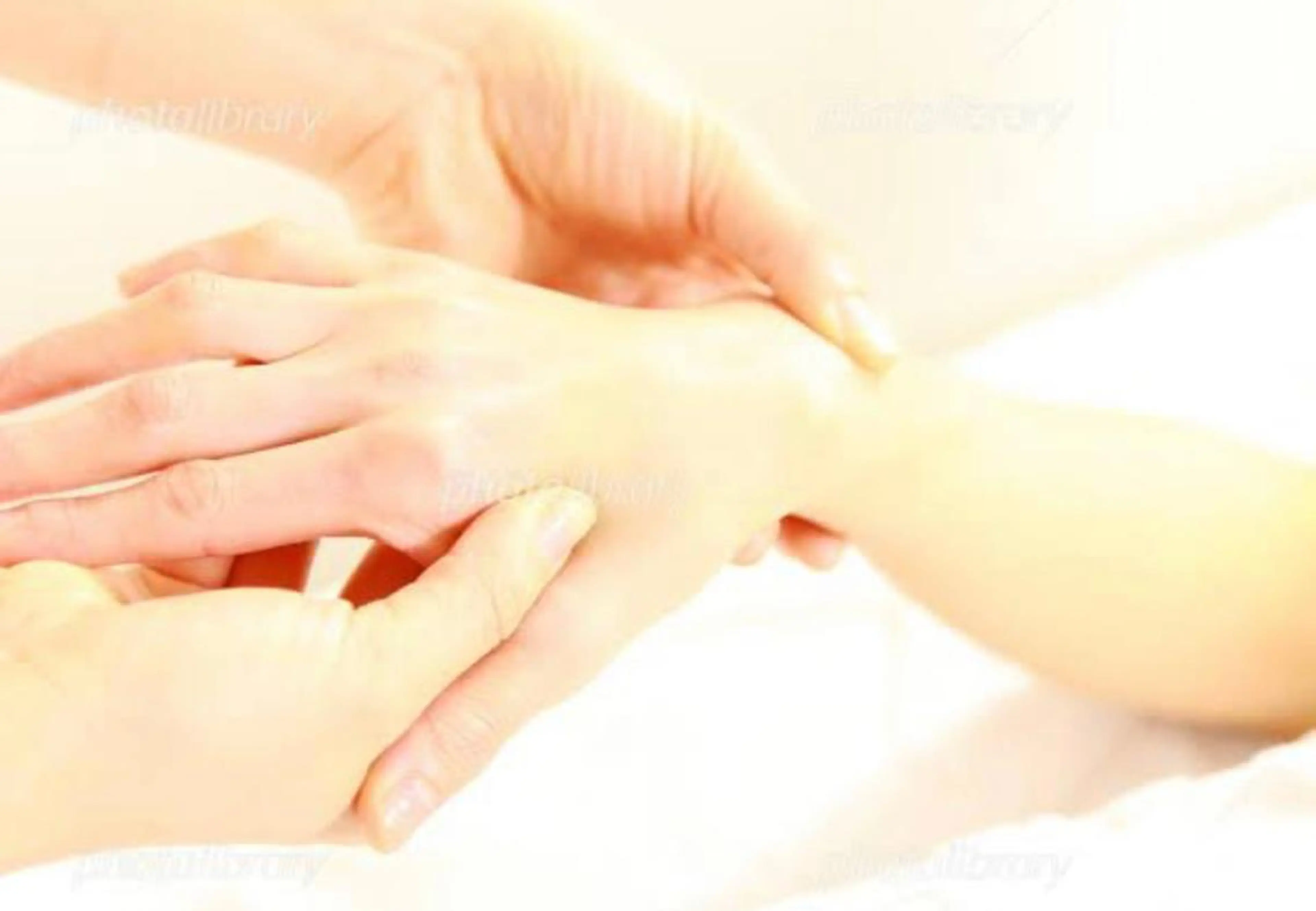 ハンドケア🤏 腕全体と掌・指先まで( ハンドパック付 ) 手の疲れ／むくみ  ＊他メニューの組み合わせOKの写真