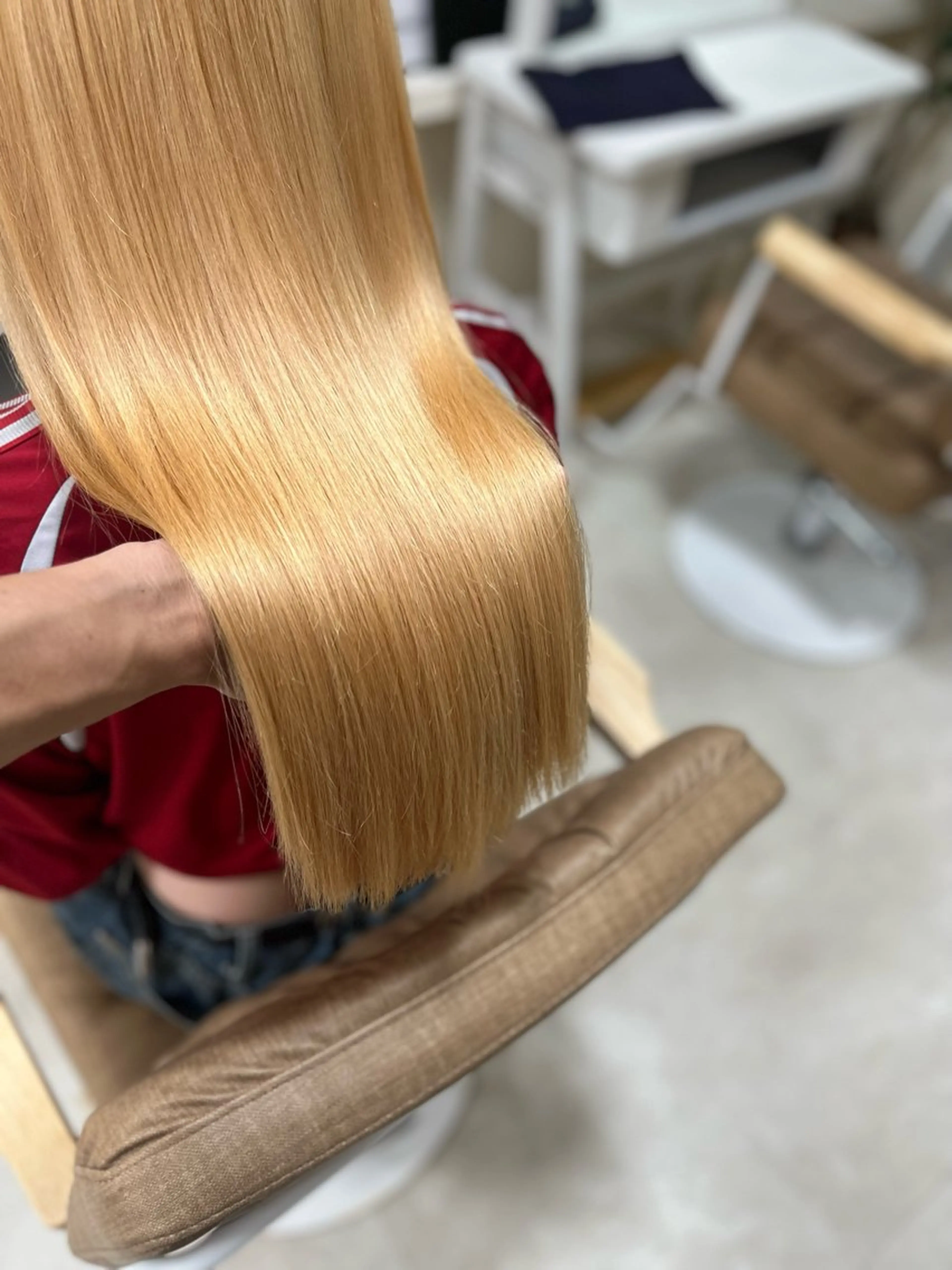 セミロング カラー ヘアカラー トリートメント ブリーチ特化型✂️ ハイトーンカラー👨のヘアスタイル