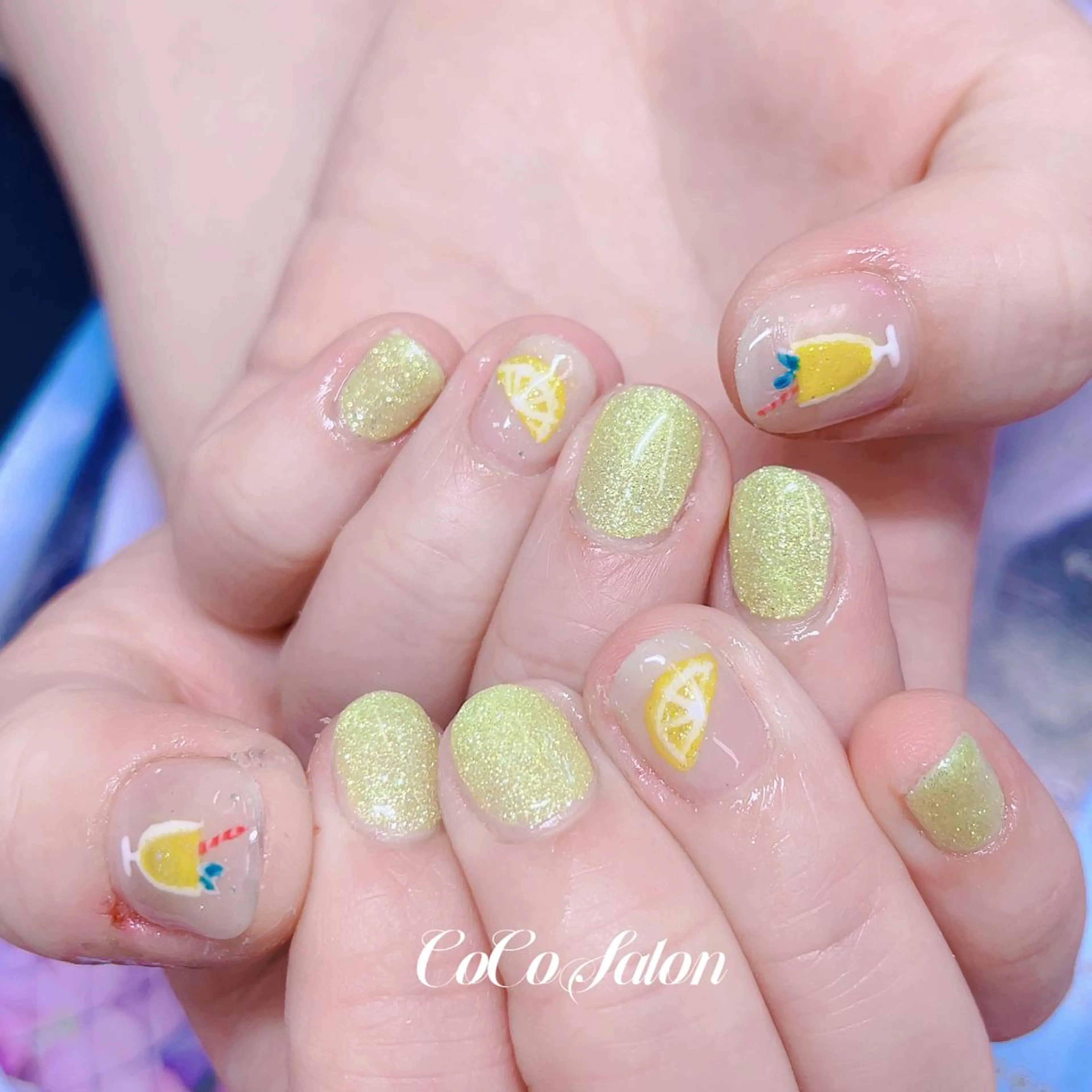 ネイル 長さ出し ジェルネイル グリーン キラキラネイル 韓国ネイル ハンドネイル CoCoSalon ネイル/まつ毛予約のネイルデザイン