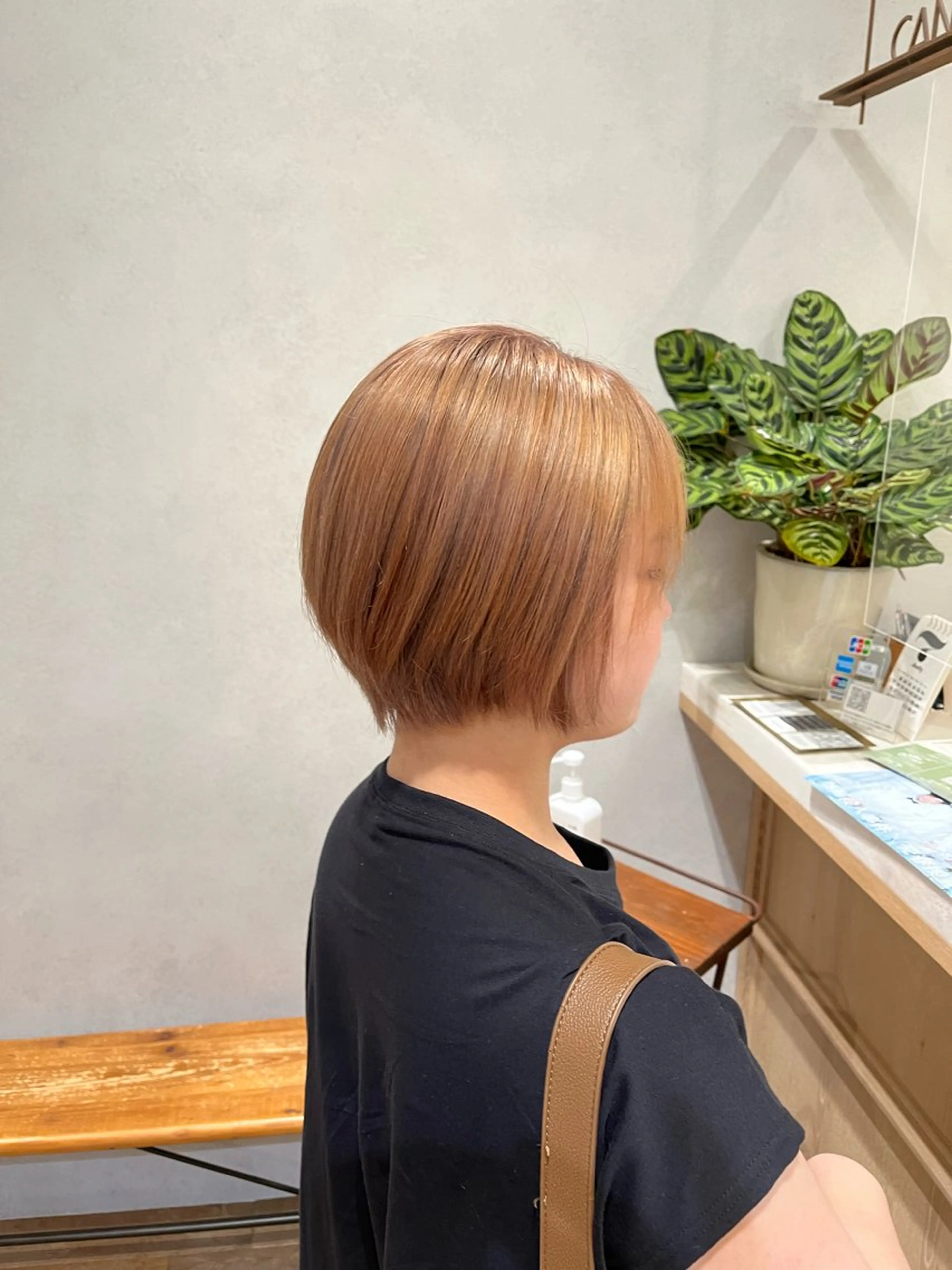 ショート カラー ベージュカラー ブリーチ ミルクティーベージュ ヘアカラー CANAAN hair salon 表参道店所属・🌿‬ナチュラルヘア /パーマ/蒼真🍃のヘアスタイル