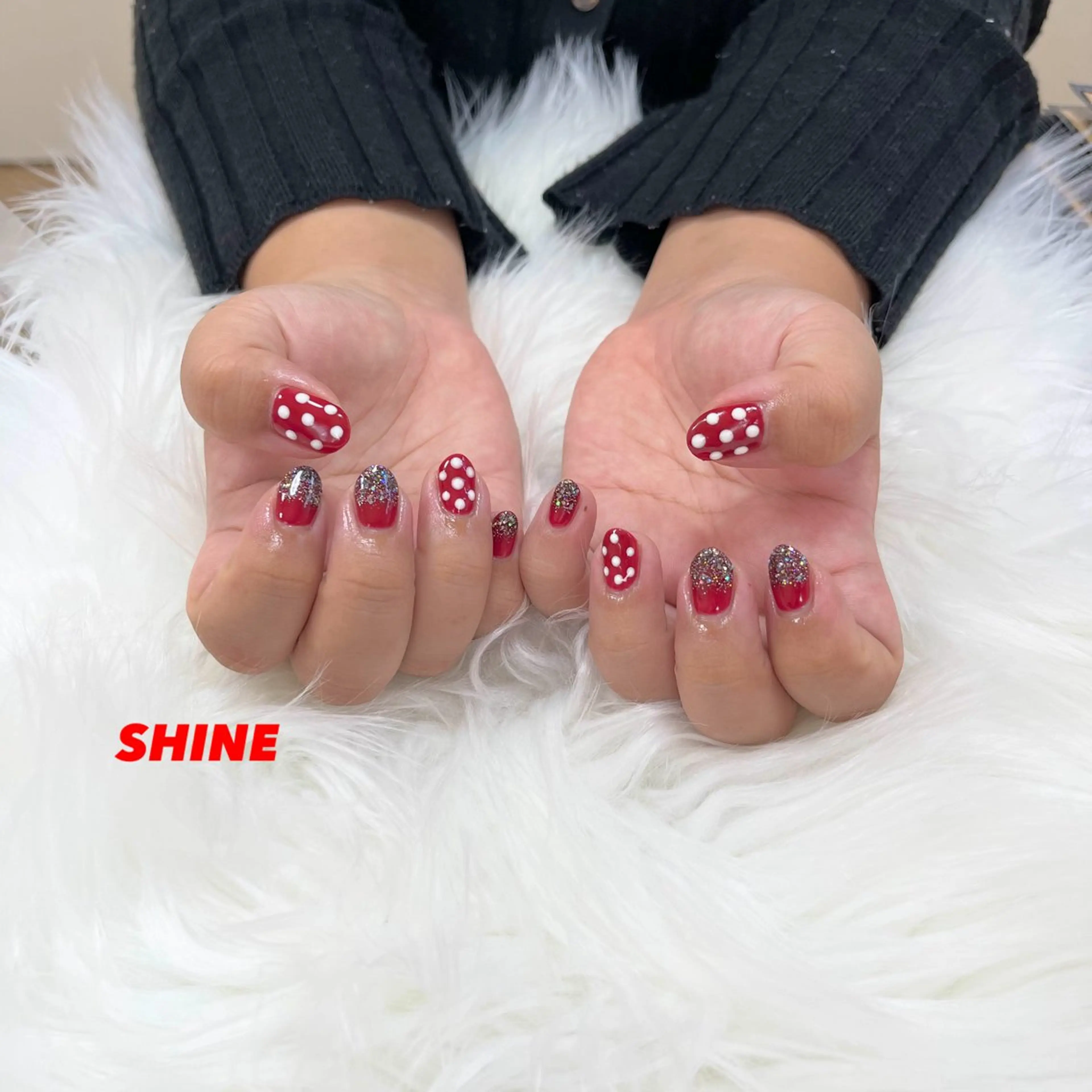 ネイル ドット 赤色 SHINE nail salonのネイルデザイン