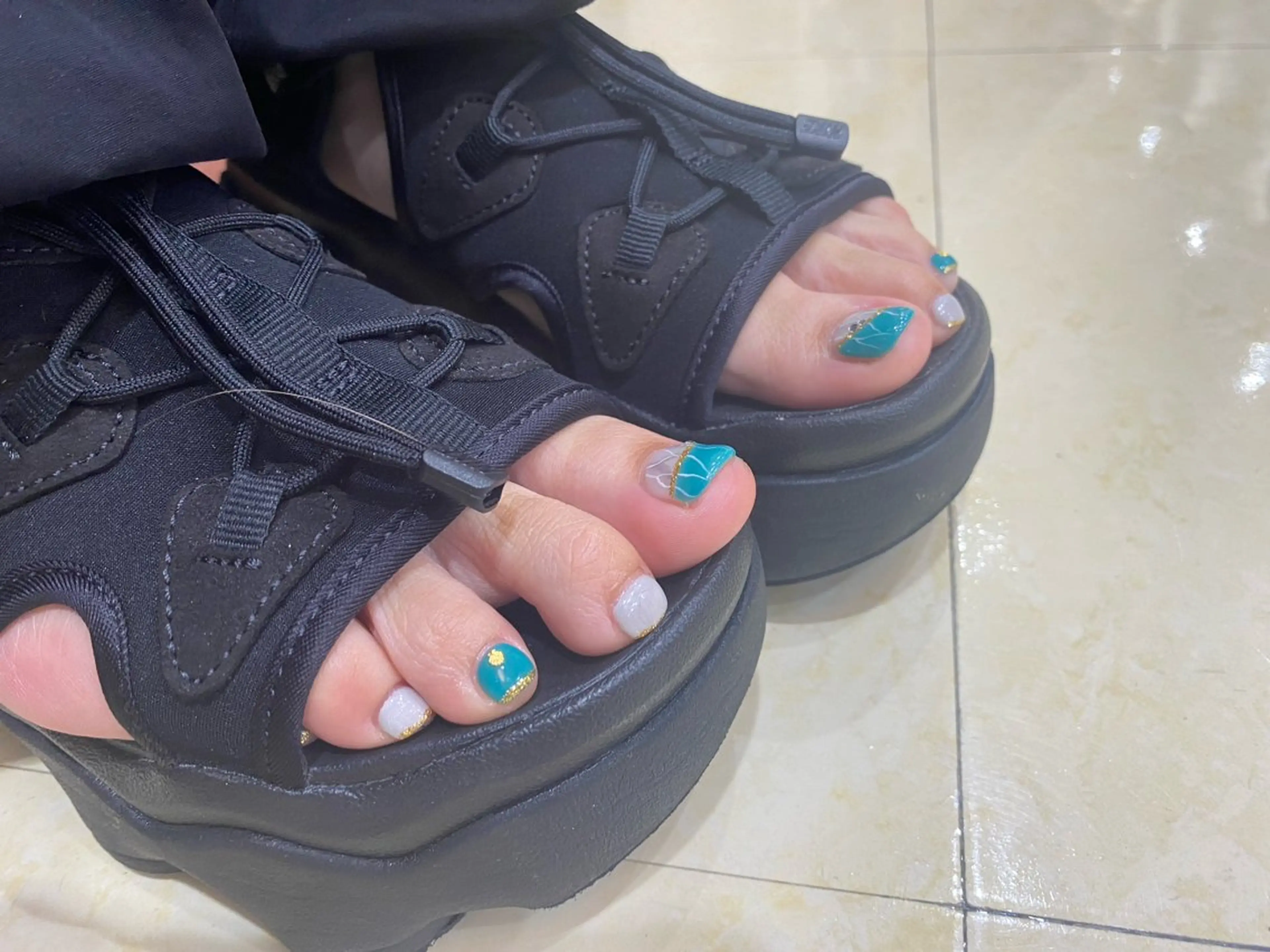 ネイル フットネイル Latour onagiのネイルデザイン