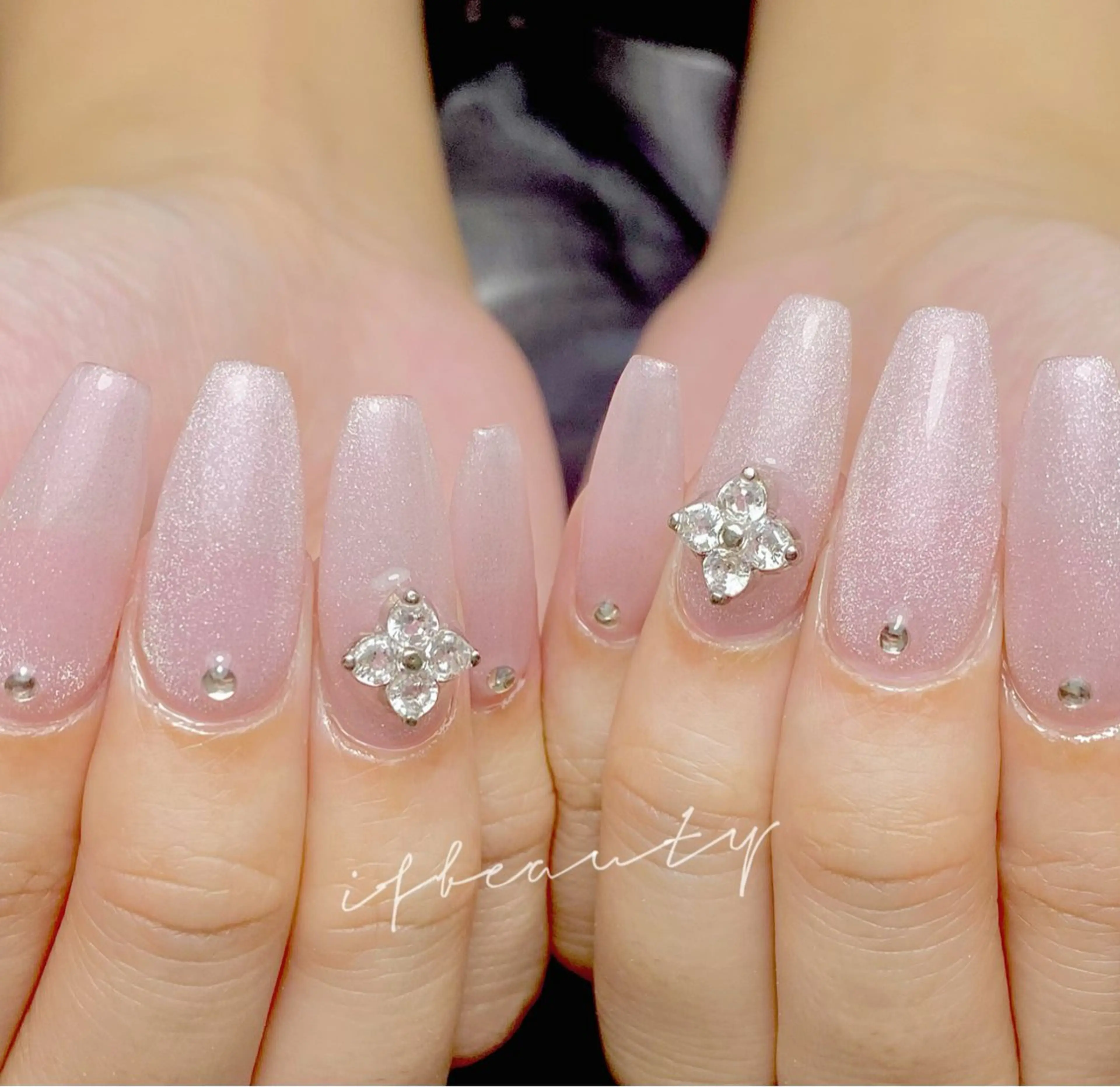 ネイル アートネイル 氷ネイル・うるうるネイル キラキラネイル 韓国ネイル マグネットネイル ハンドネイル 💓if beauty2号店のネイルデザイン