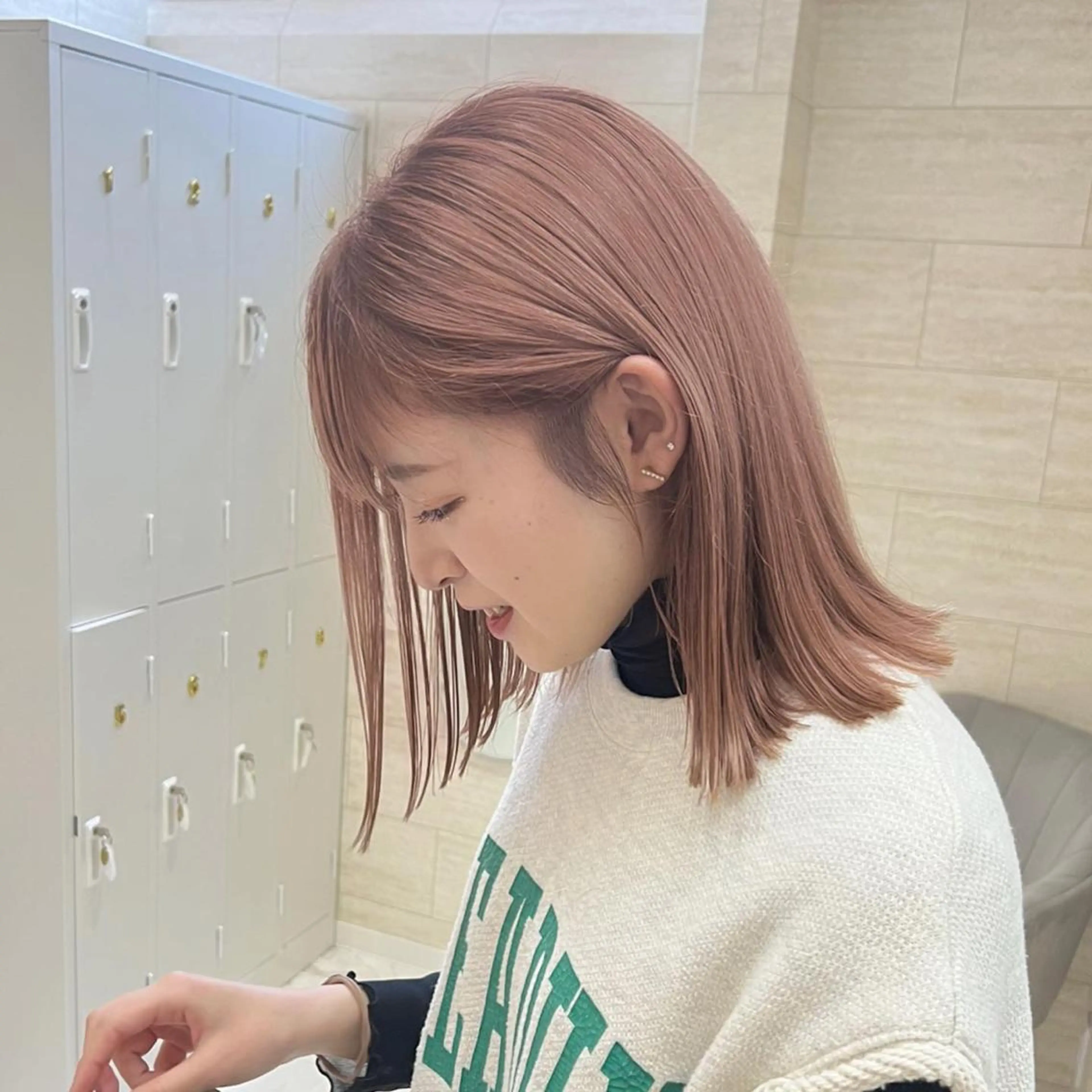 ミディアム カラー ベージュカラー ピンクカラー ピンクベージュ 髪質改善 ANNA ／艶髪／ハイトーンのヘアスタイル