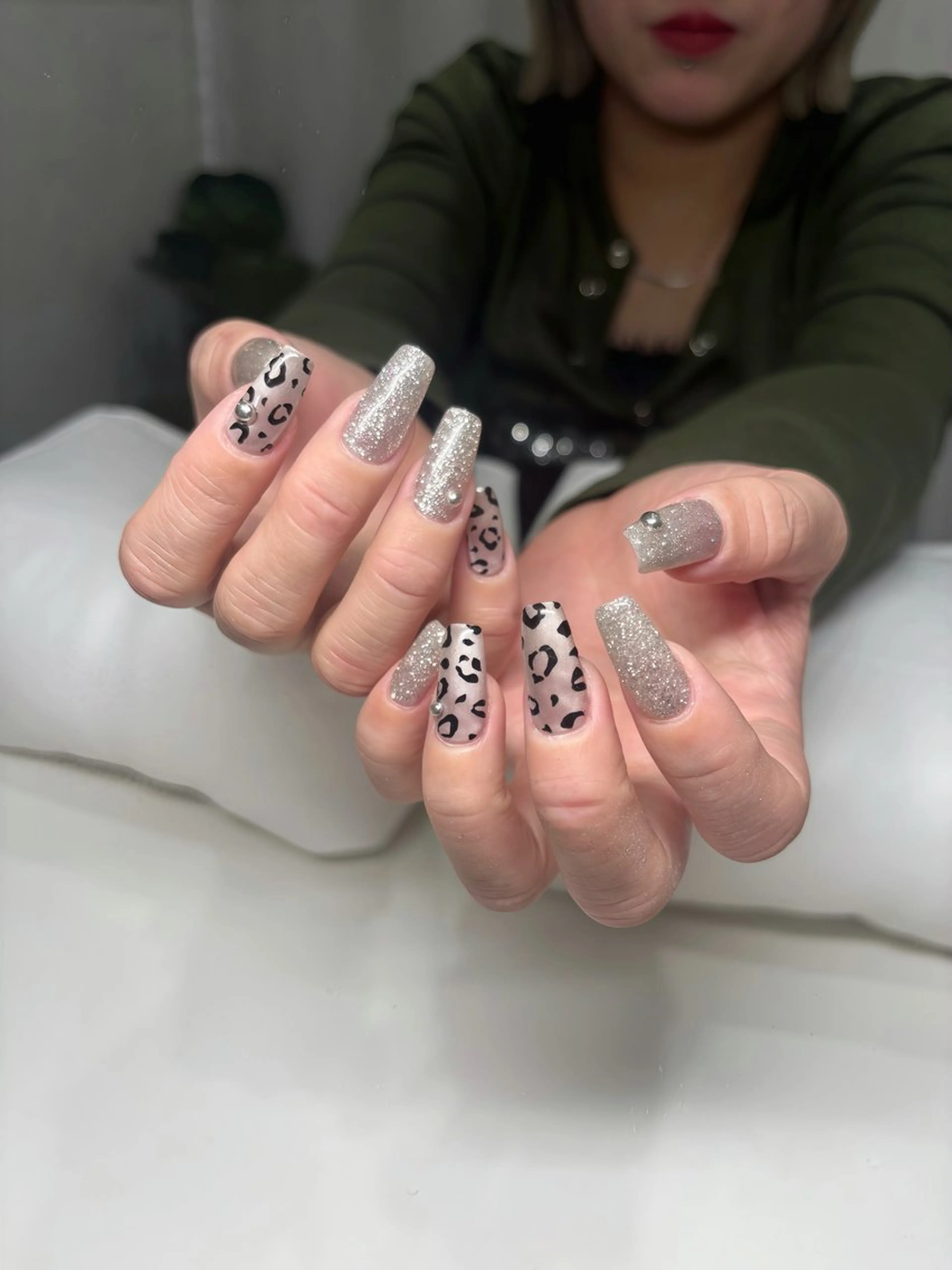 ネイル アニマル柄 シルバー ネイルチップ ハンドネイル GO TODAY シェアサロン Aimee店所属・nail salon /44timeのネイルデザイン