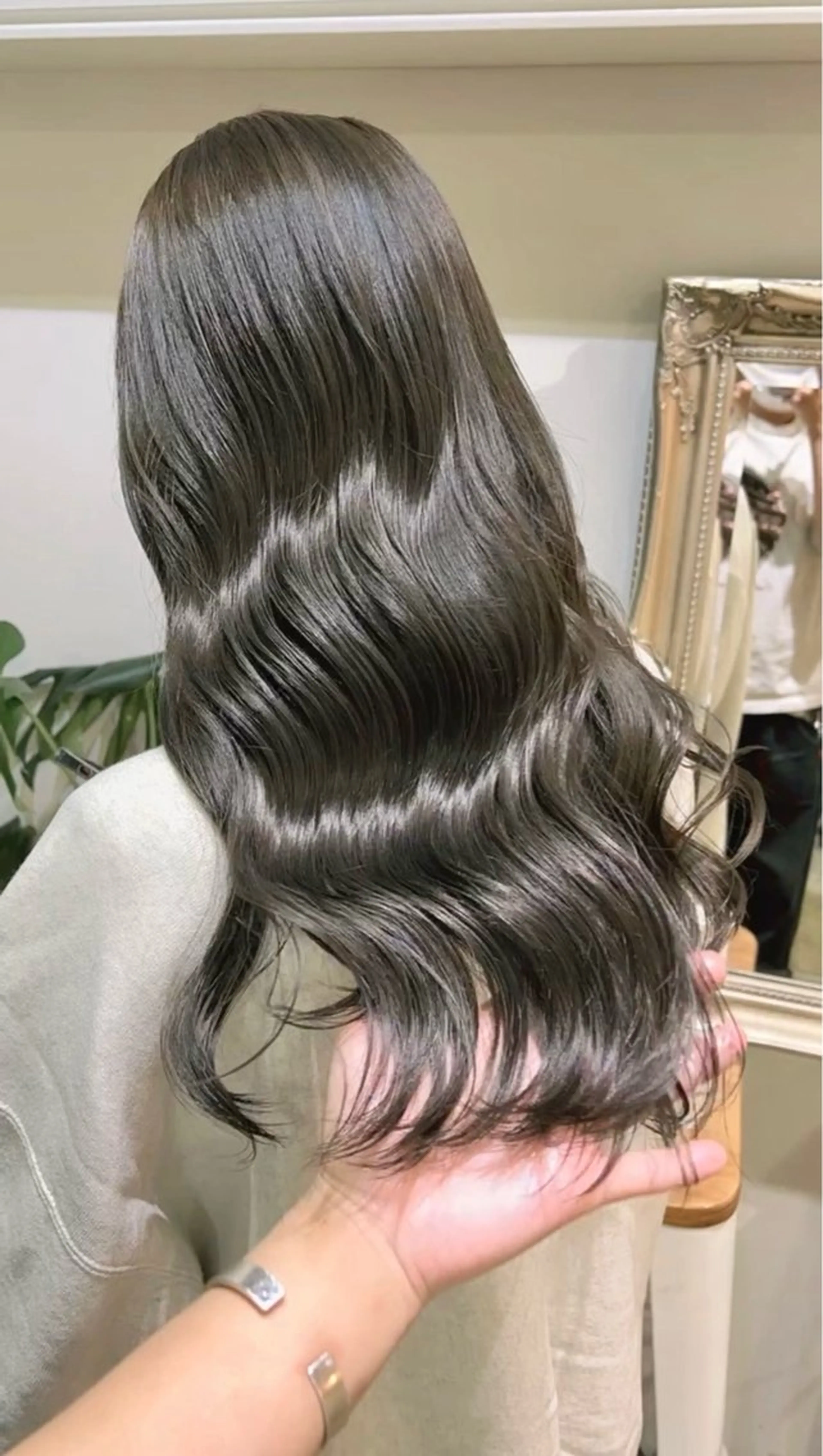 ロング カラー ヘアアレンジ グレージュ オリーブグレージュ オリーブグレー ヘアカラー トリートメント ヘアセット 大宮/山口 竣也のヘアスタイル