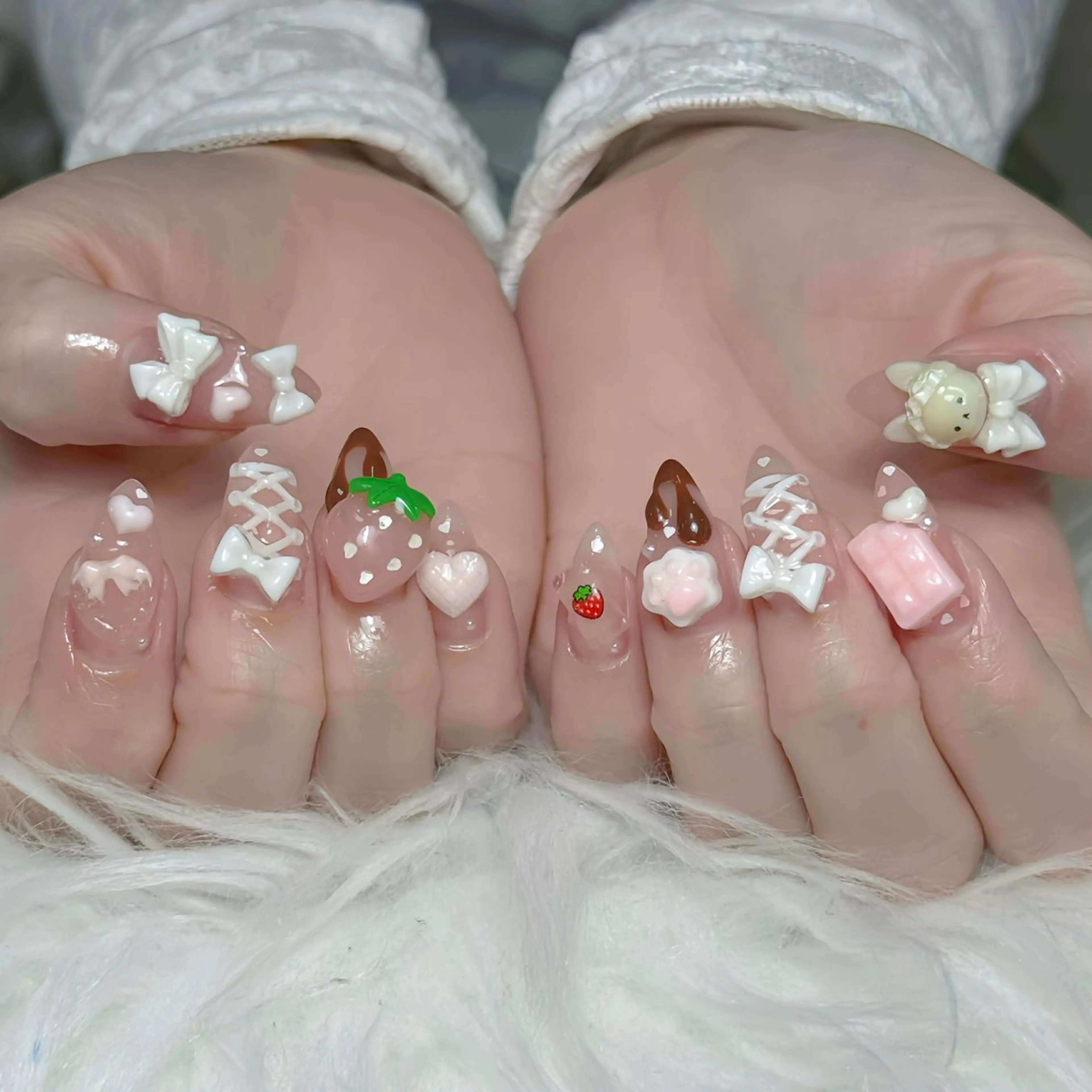 ネイル オーロラネイル ボルドー ブラウン 氷ネイル・うるうるネイル キラキラネイル ハンドネイル Julli NailStudioのネイルデザイン