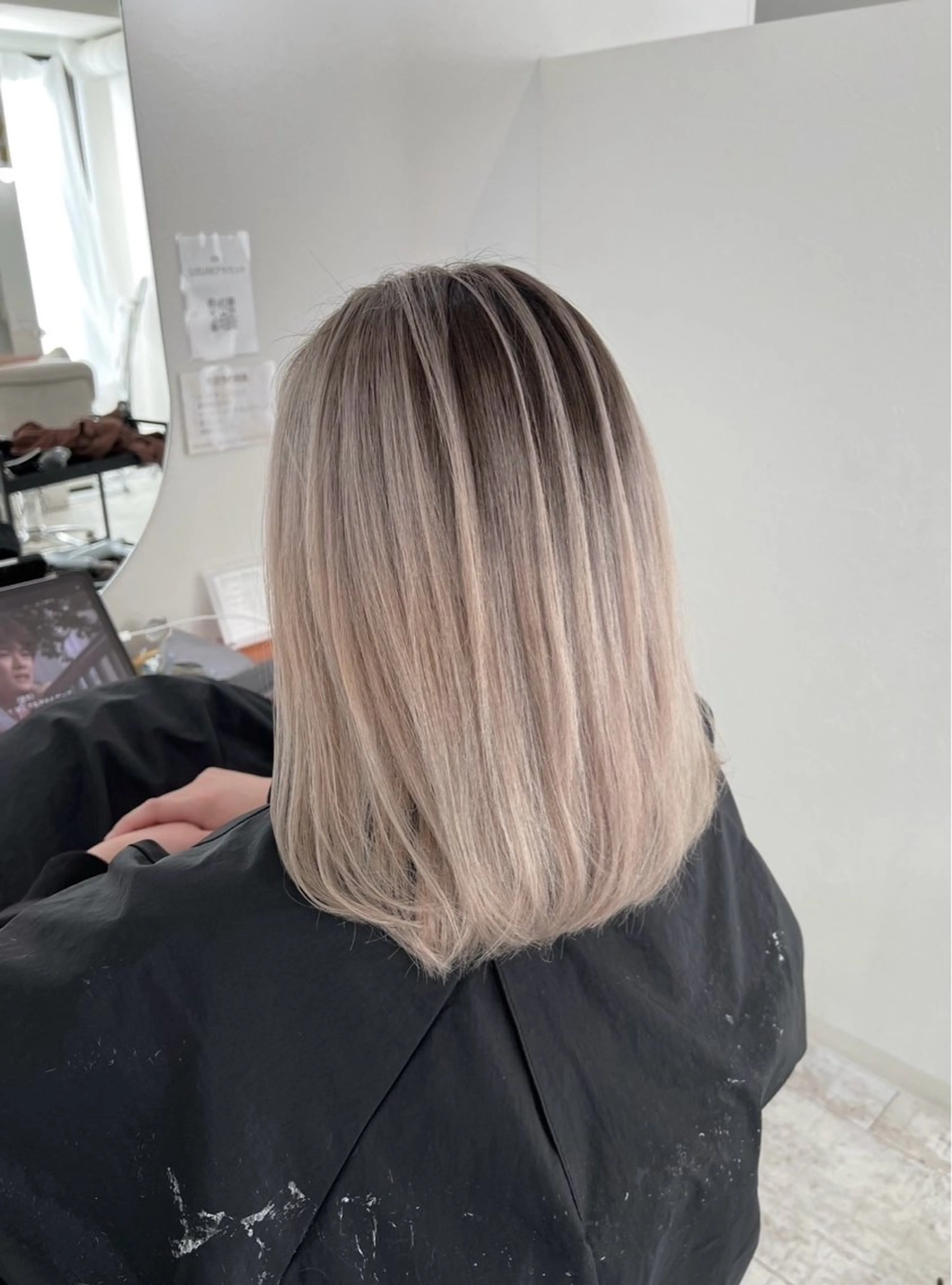 ミディアム カラー バレイヤージュ ベージュカラー ホワイトベージュ レイヤーカット ヘアカラー トリートメント ROBIN所属・指名数No.1 /NAOYAのヘアスタイル