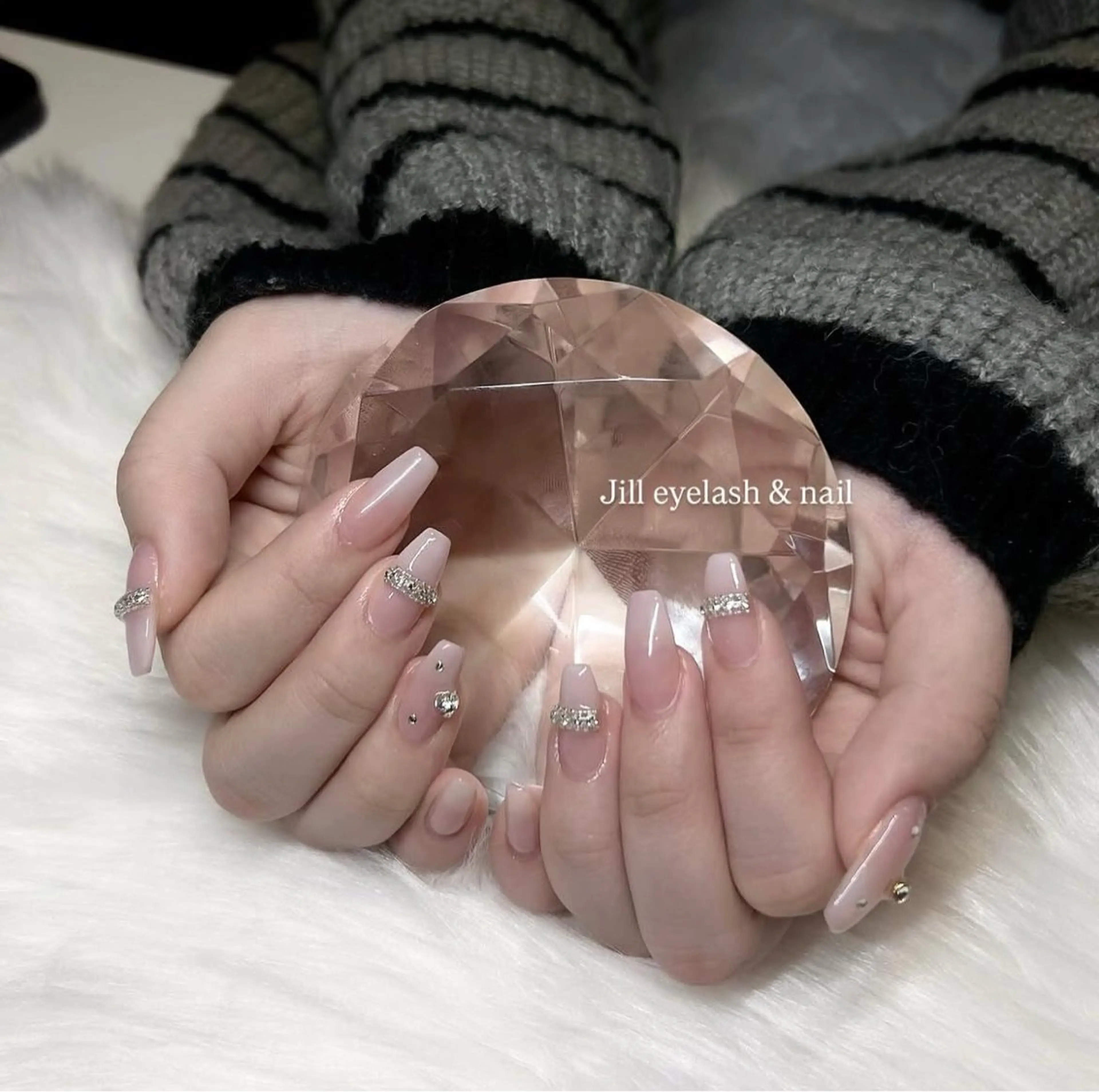 ネイル ストーンネイル ハンドネイル ami 𝜗𝜚˚⋆のネイルデザイン