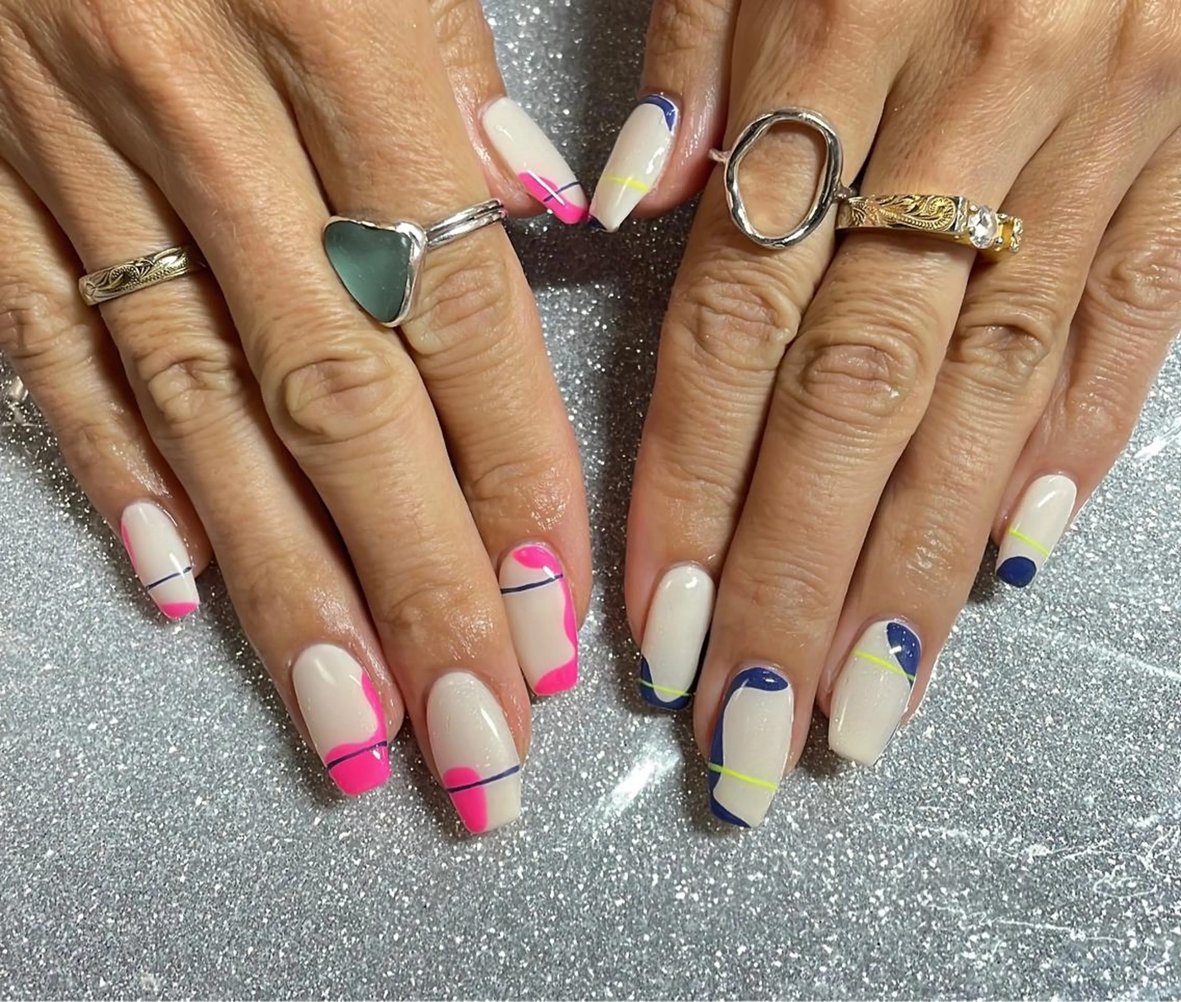 ネイル ハンドネイル VIERU 🌈🎀💖のネイルデザイン