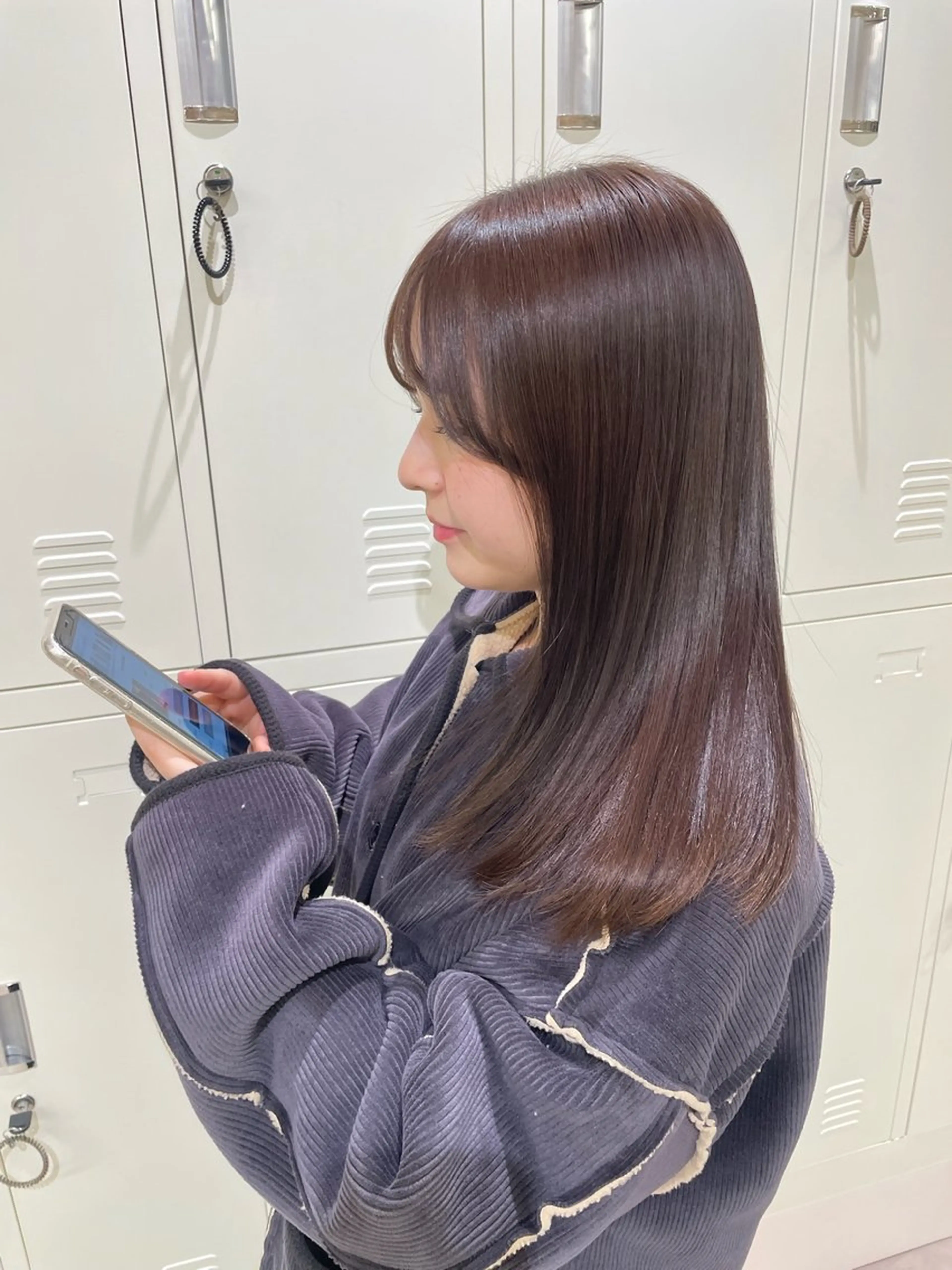 【✨minimo限定価格✨】韓国艶感ベージュカラーオリーブ カラー🌱💚の写真