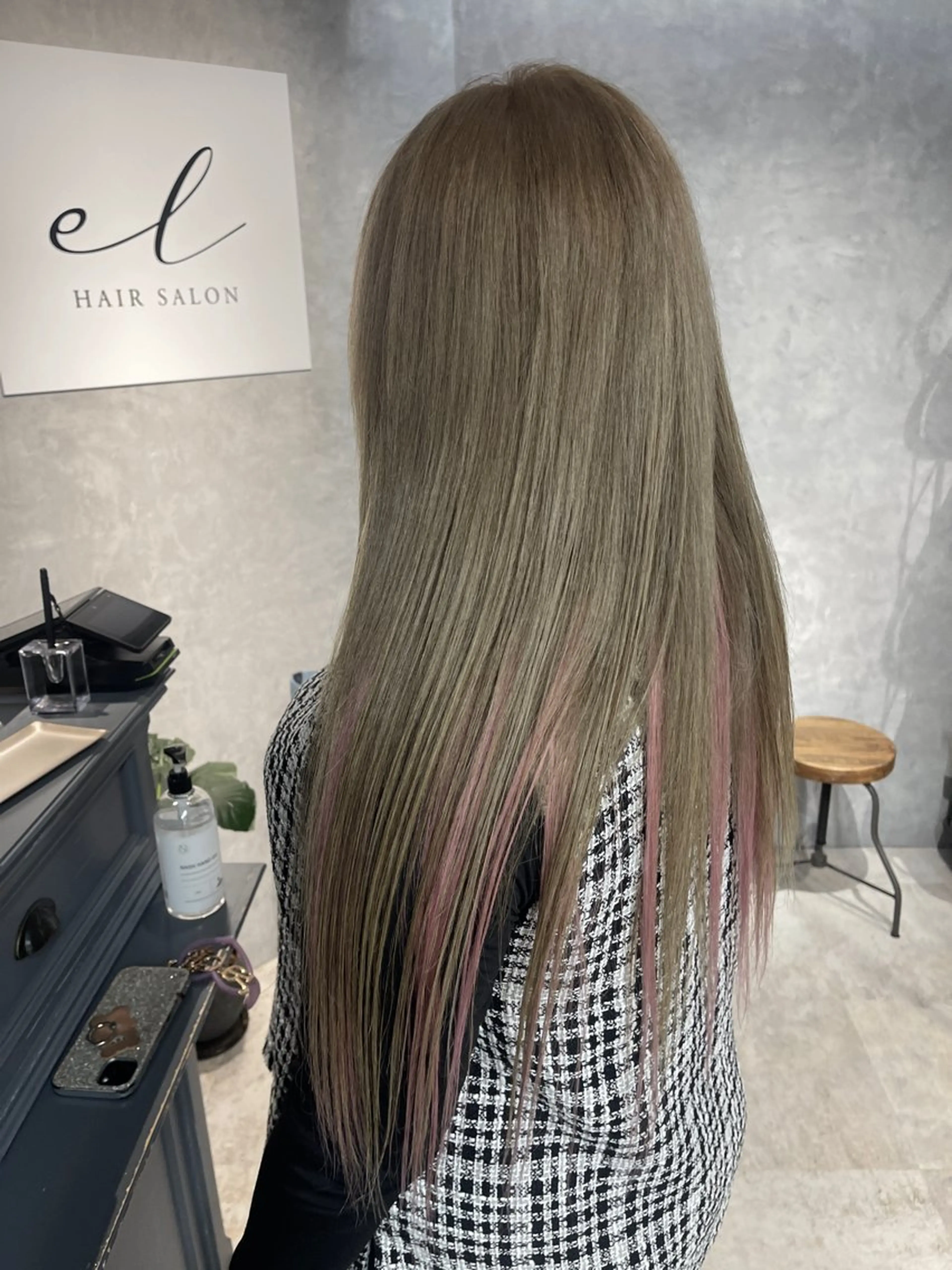 ロング カラー ブリーチ ケアブリーチ カット ヘアカラー オフホワイトアンドなんば所属・福西 洋斗のヘアスタイル